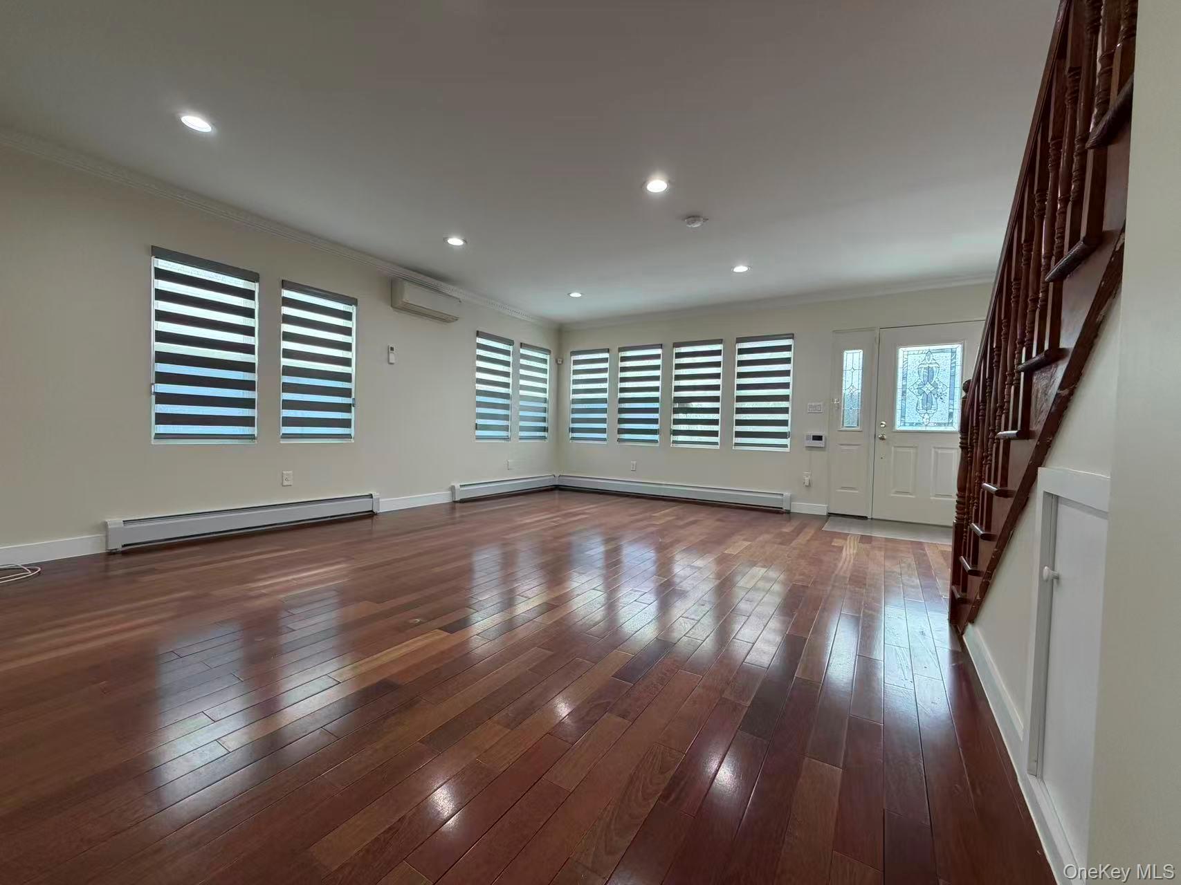 #6 photo, 30 Herkomer Street, New Hyde Park , NY 11040