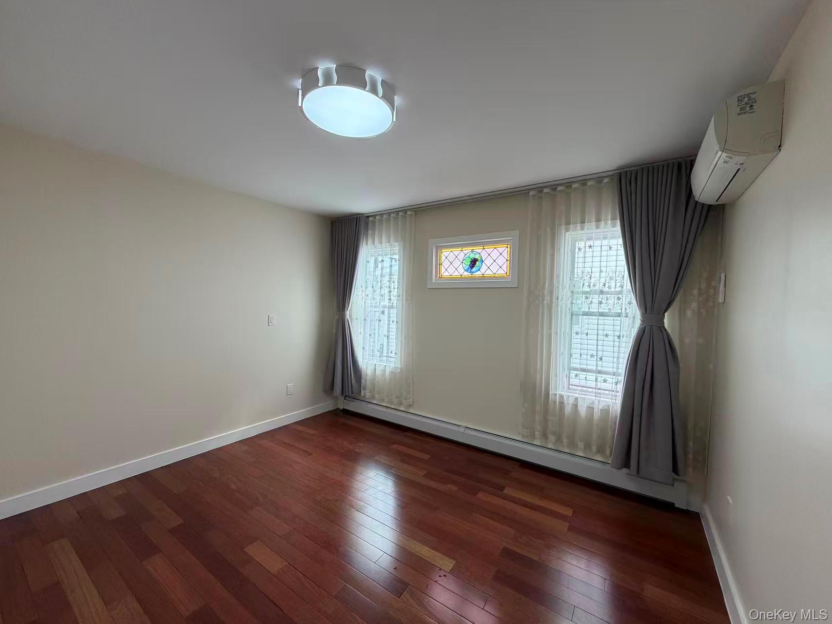 #7 photo, 30 Herkomer Street, New Hyde Park , NY 11040