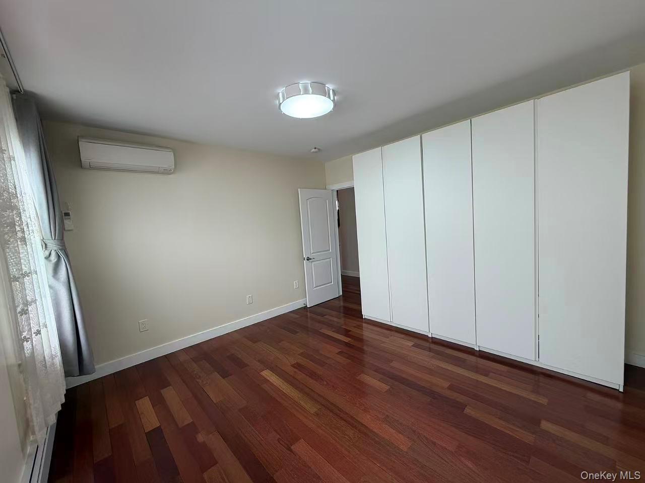 #8 photo, 30 Herkomer Street, New Hyde Park , NY 11040