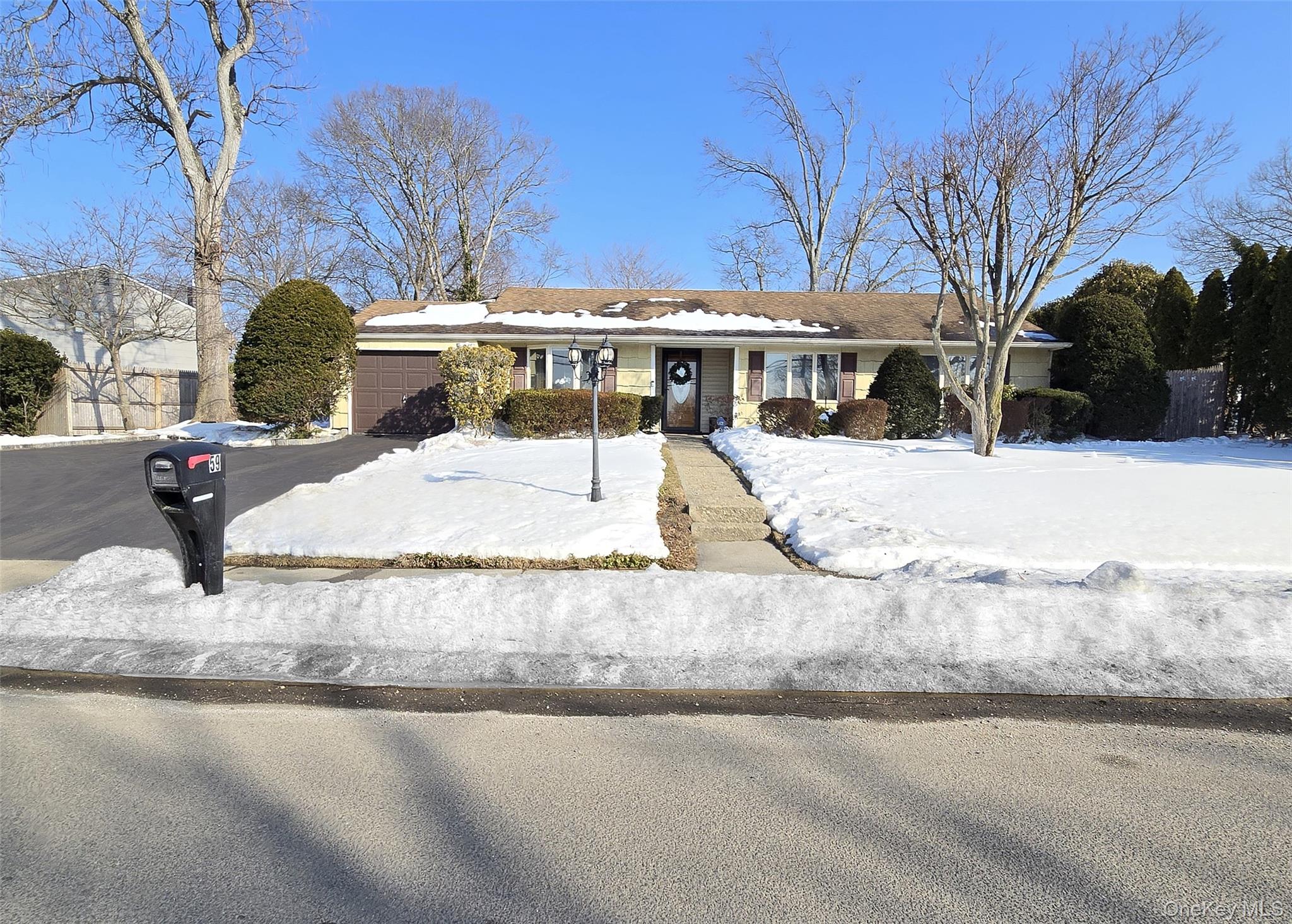 #2 photo, 59 Holiday Park Drive, 롱 아일랜드 Centereach , NY 11720