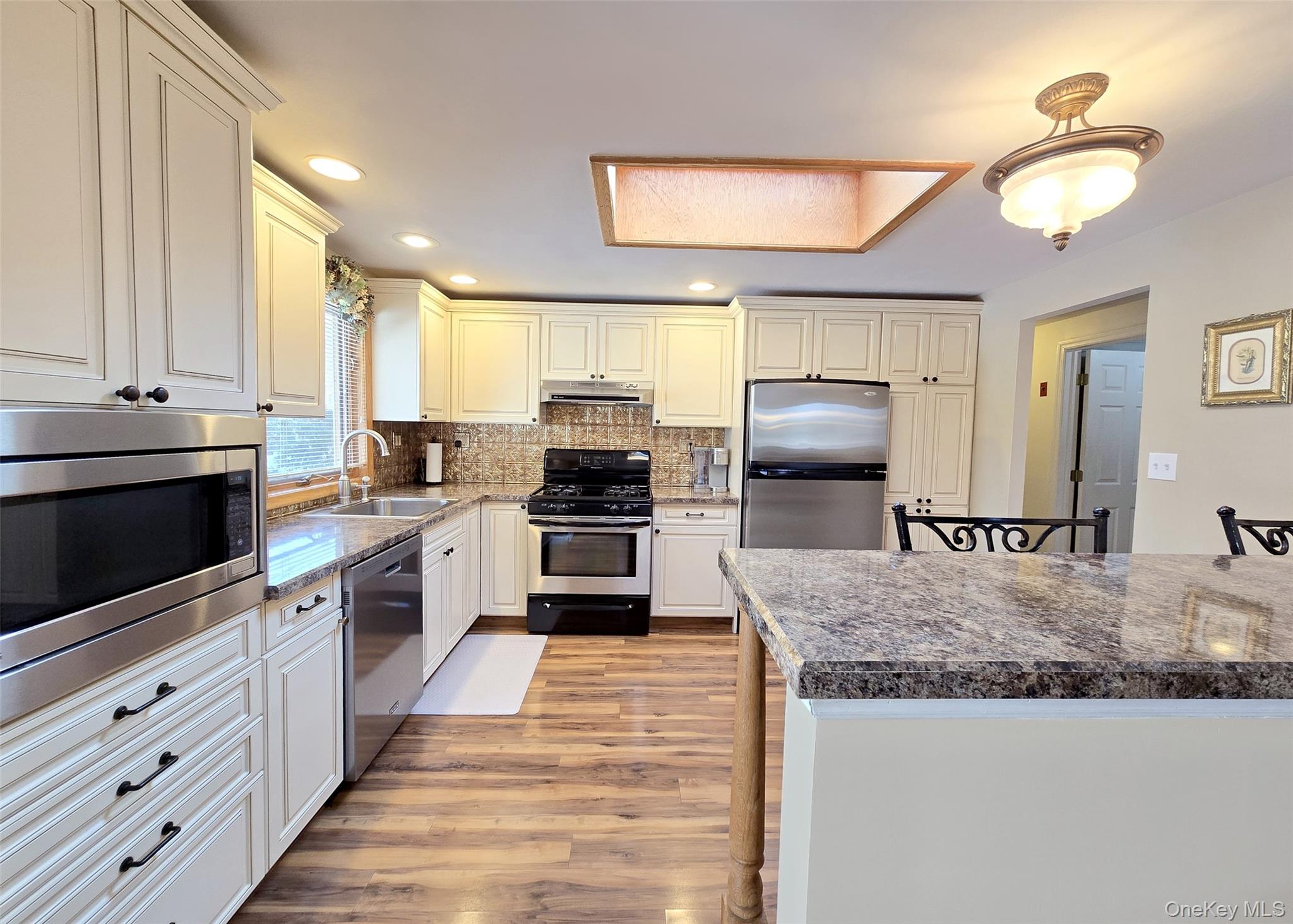 #8 photo, 59 Holiday Park Drive, 롱 아일랜드 Centereach , NY 11720