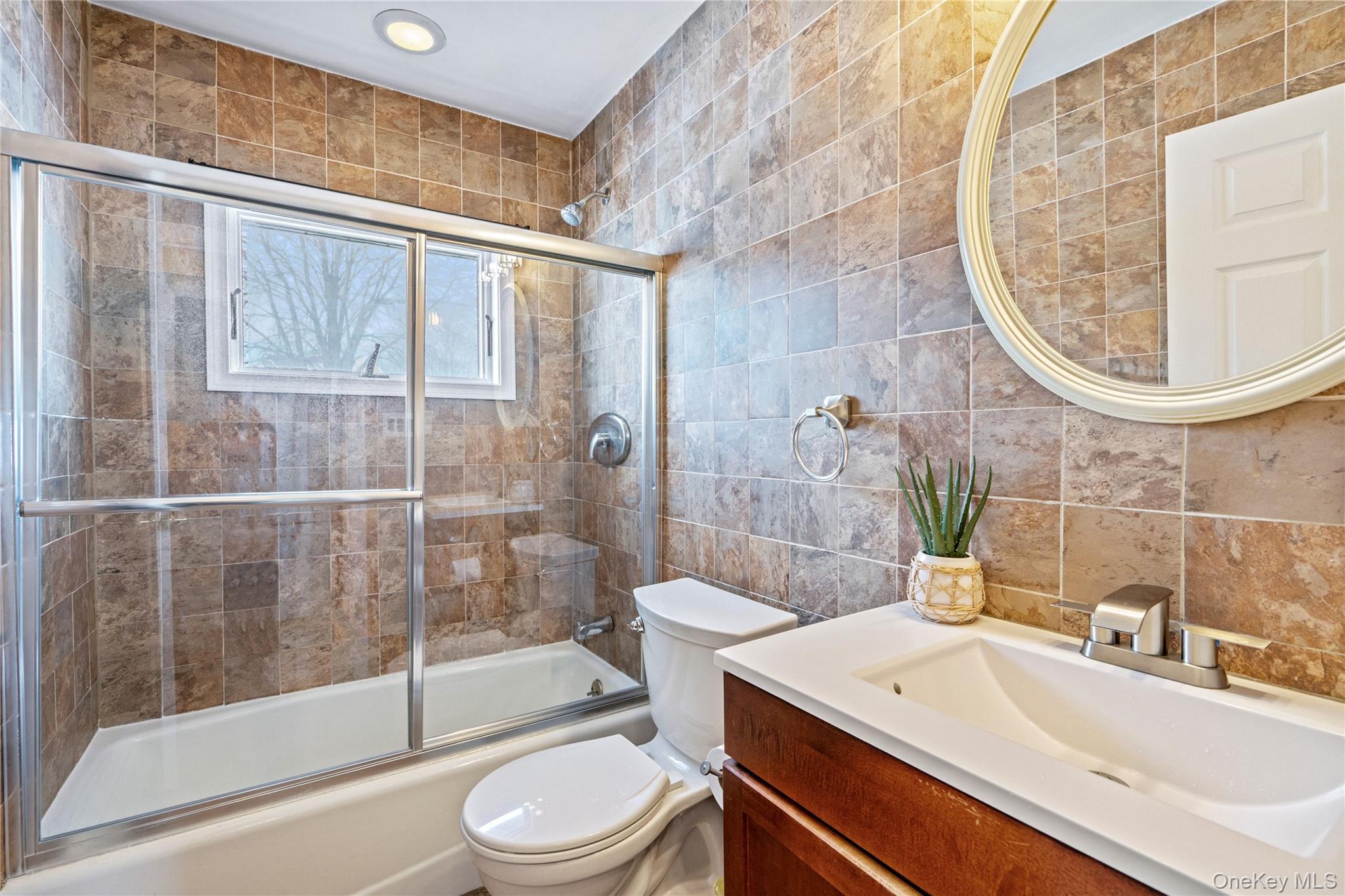 #12 photo, 68 Summer Lane, Hicksville , NY 11801