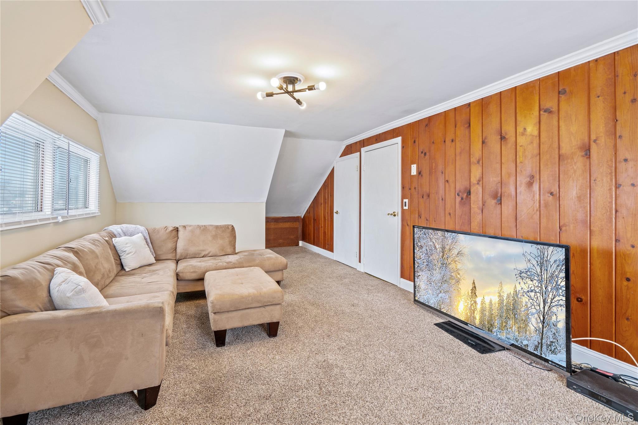 #13 photo, 68 Summer Lane, Hicksville , NY 11801