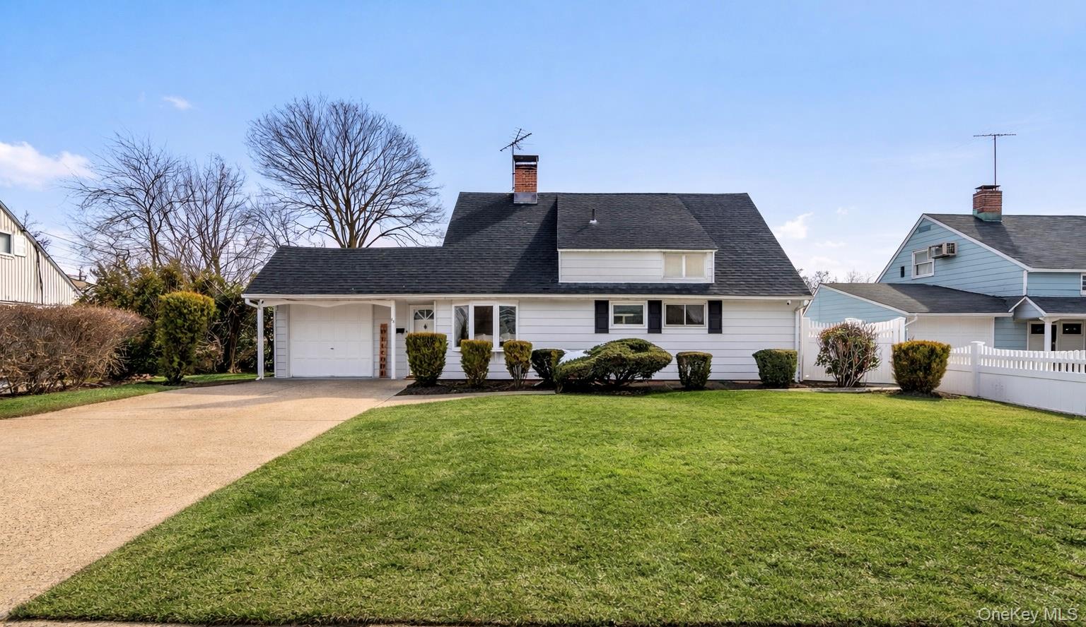 #2 photo, 68 Summer Lane, Hicksville , NY 11801