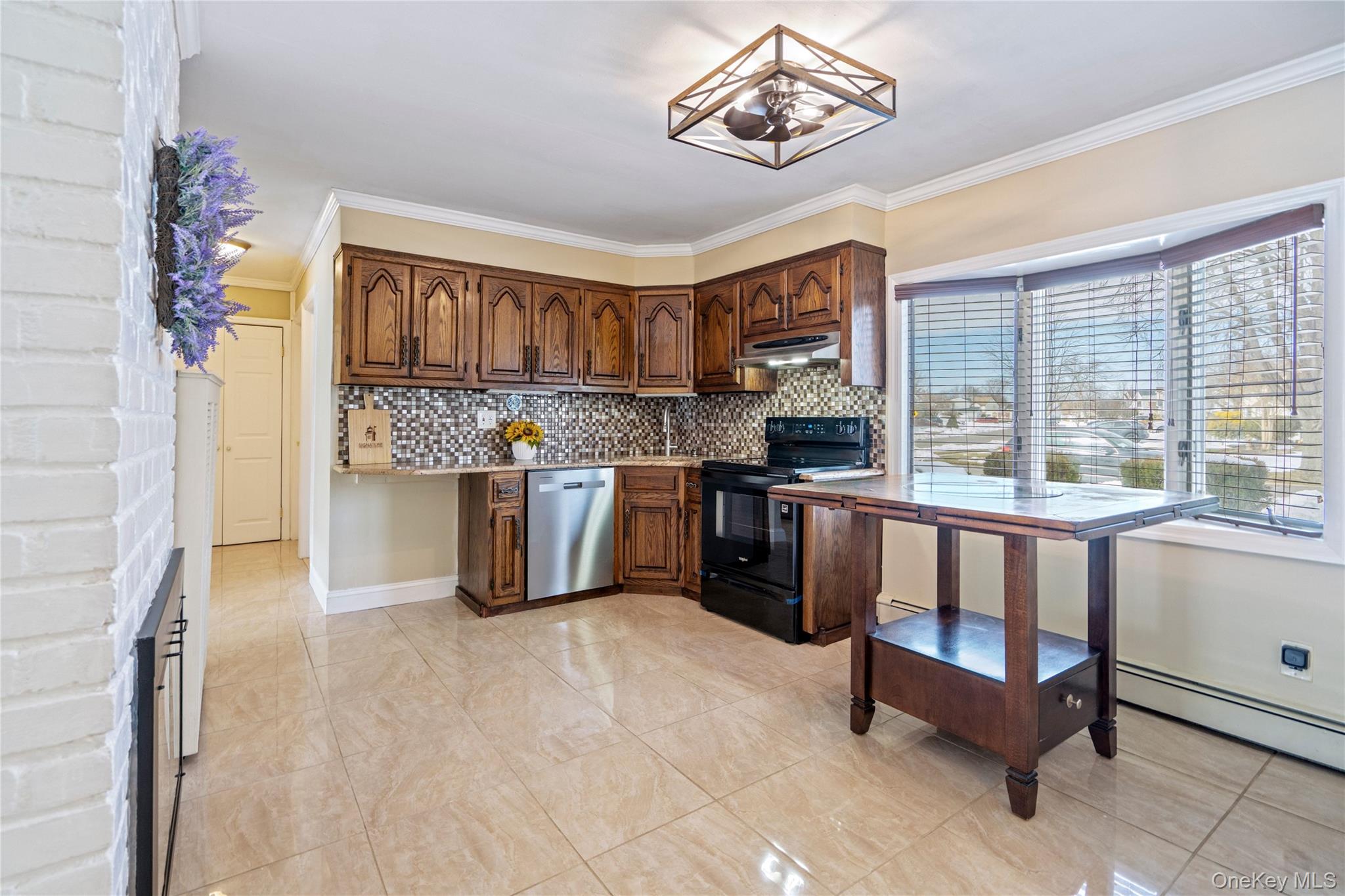 #3 photo, 68 Summer Lane, Hicksville , NY 11801