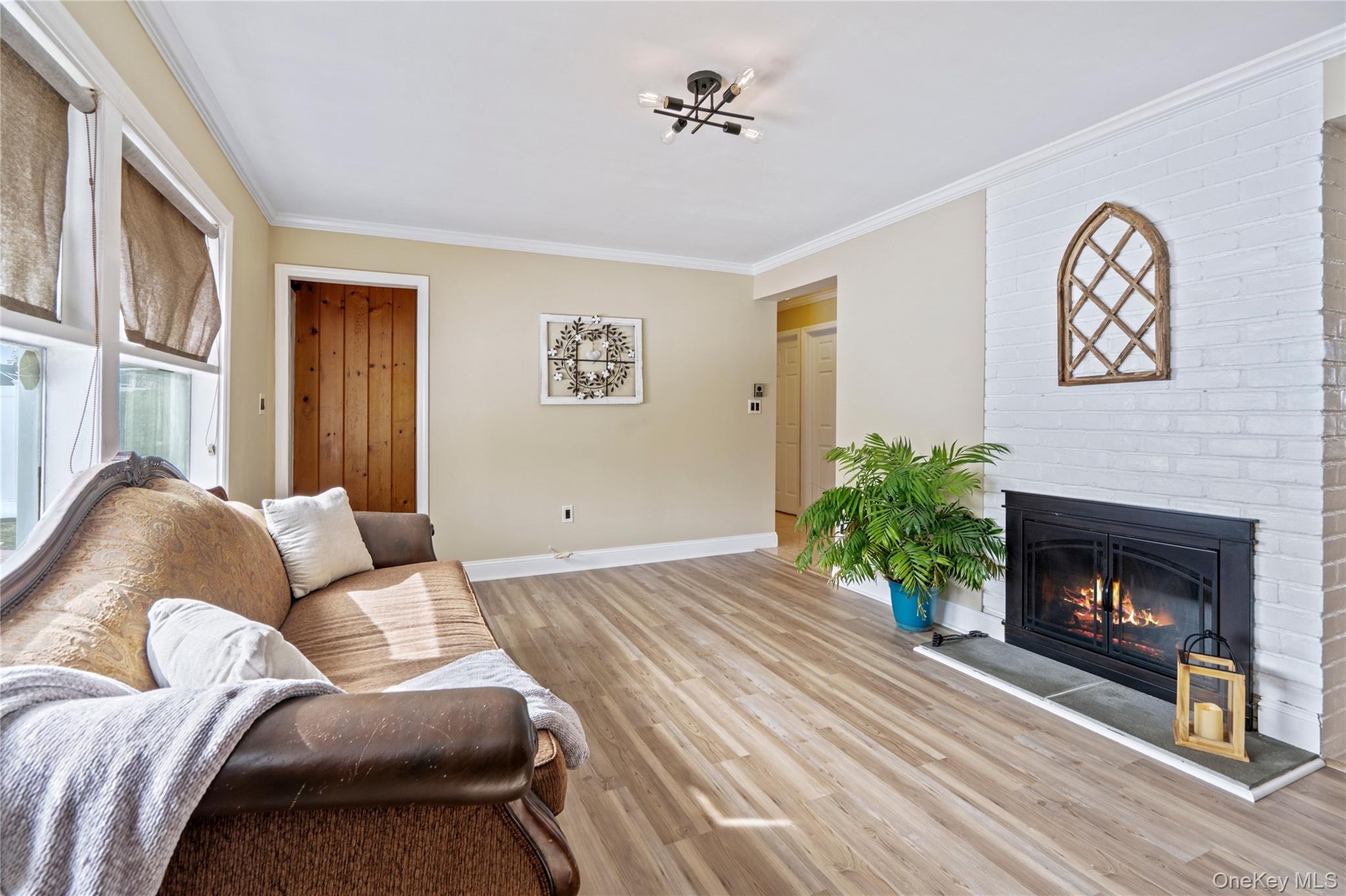 #7 photo, 68 Summer Lane, Hicksville , NY 11801