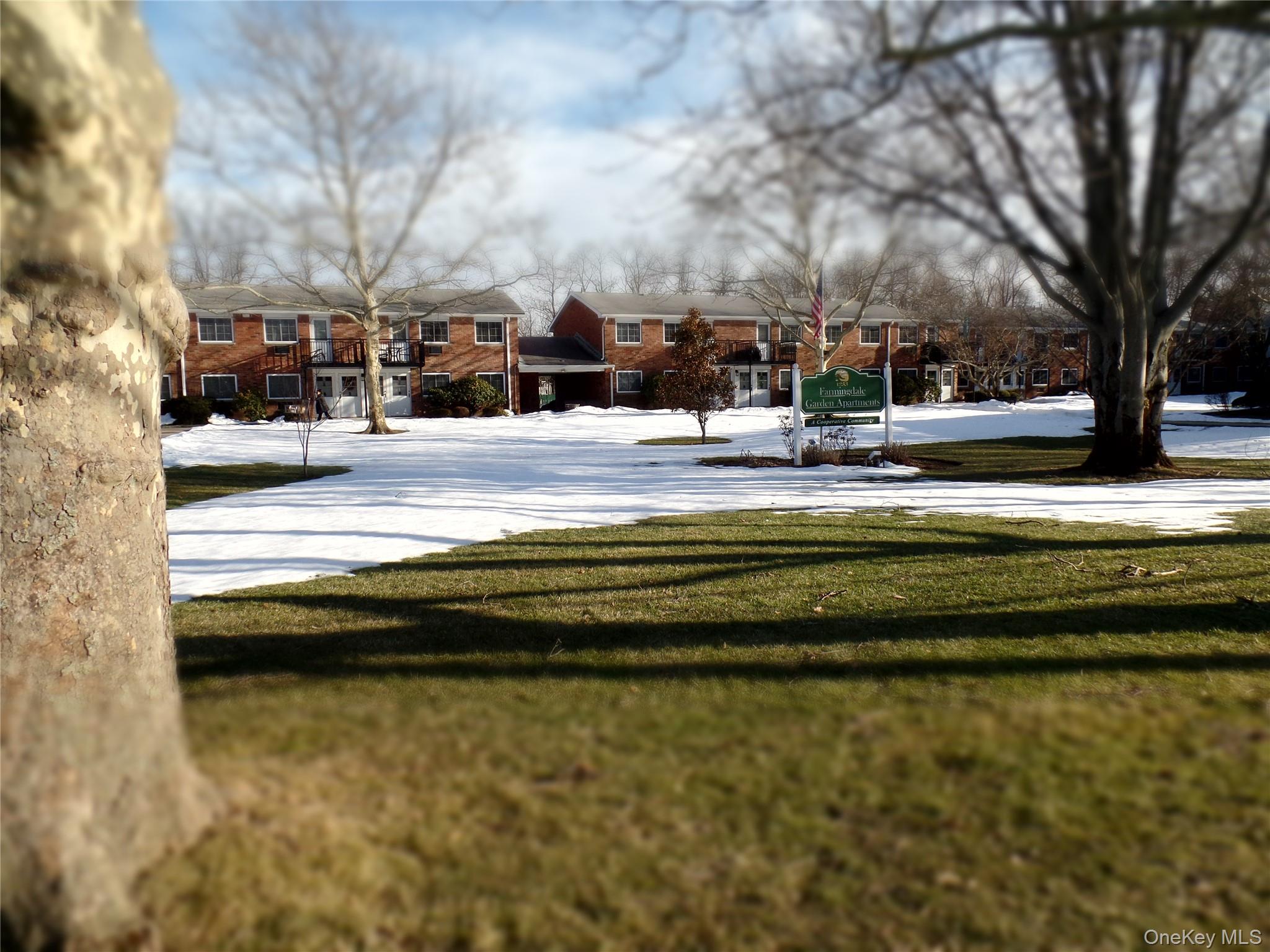 #17 photo, 1233 Melville Rd, Farmingdale , NY 11735