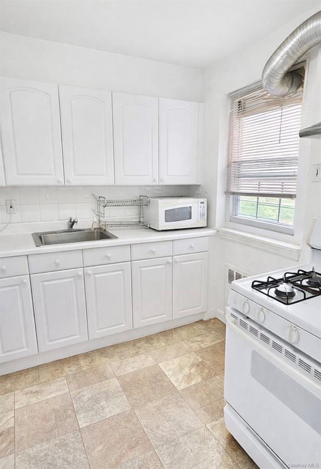 #7 photo, 150-71 70rd, Flushing , NY 11367