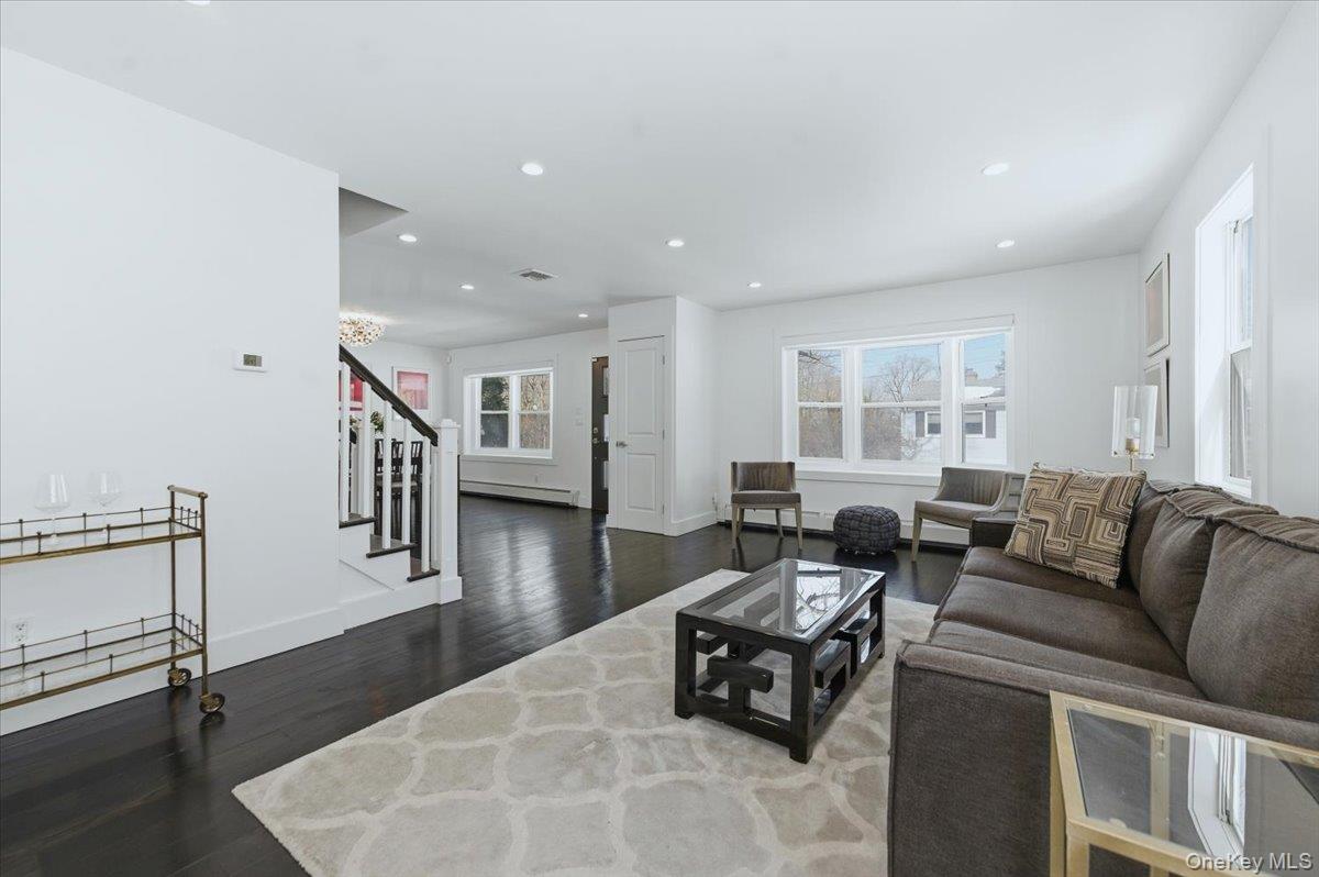 #10 photo, 4 Lawrence Place, Pelham , NY 10803