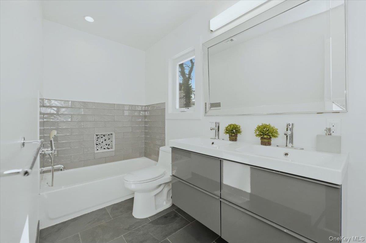 #17 photo, 4 Lawrence Place, Pelham , NY 10803