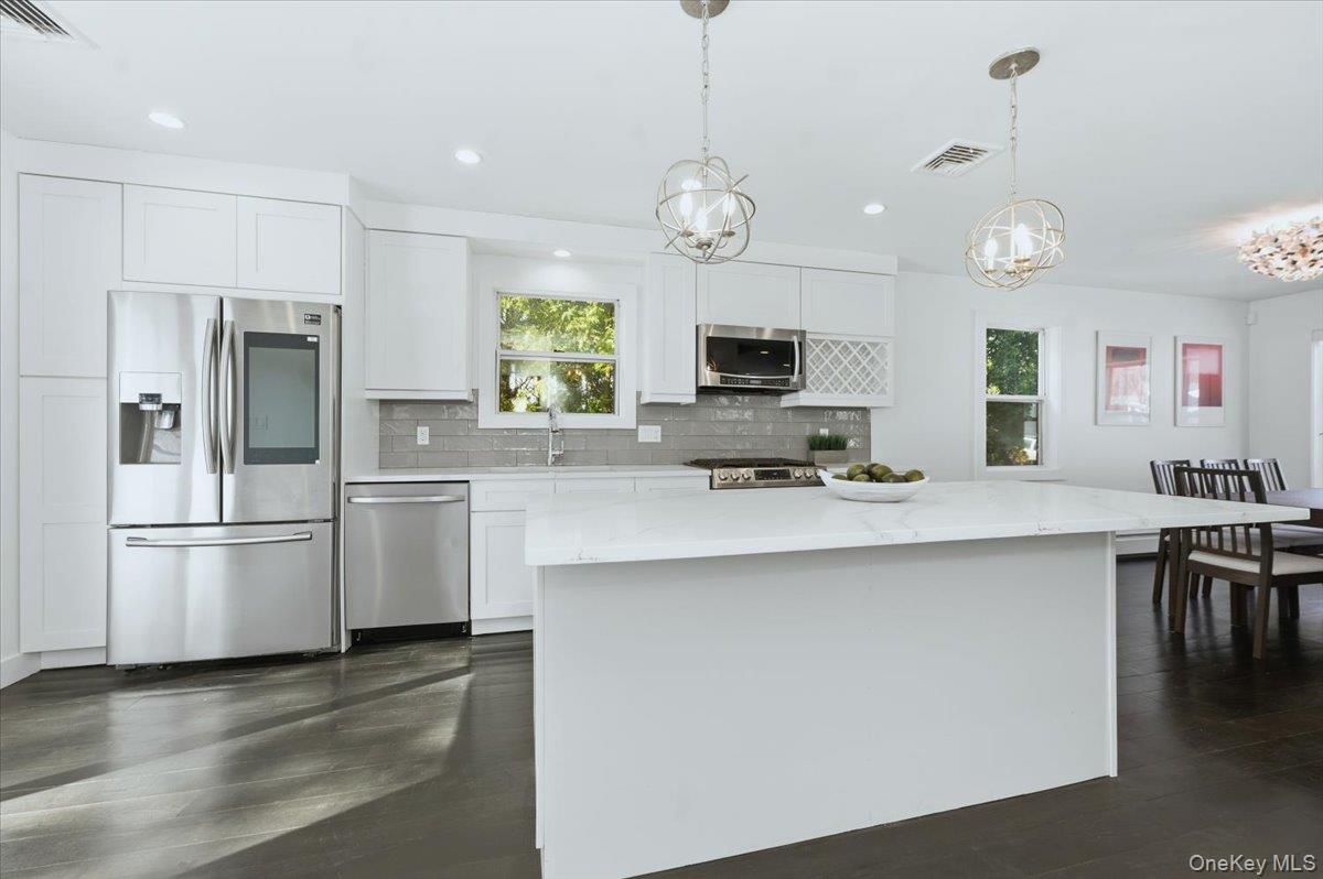 #4 photo, 4 Lawrence Place, Pelham , NY 10803