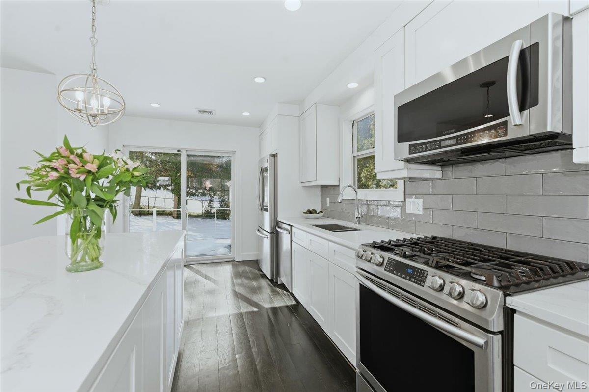 #5 photo, 4 Lawrence Place, Pelham , NY 10803