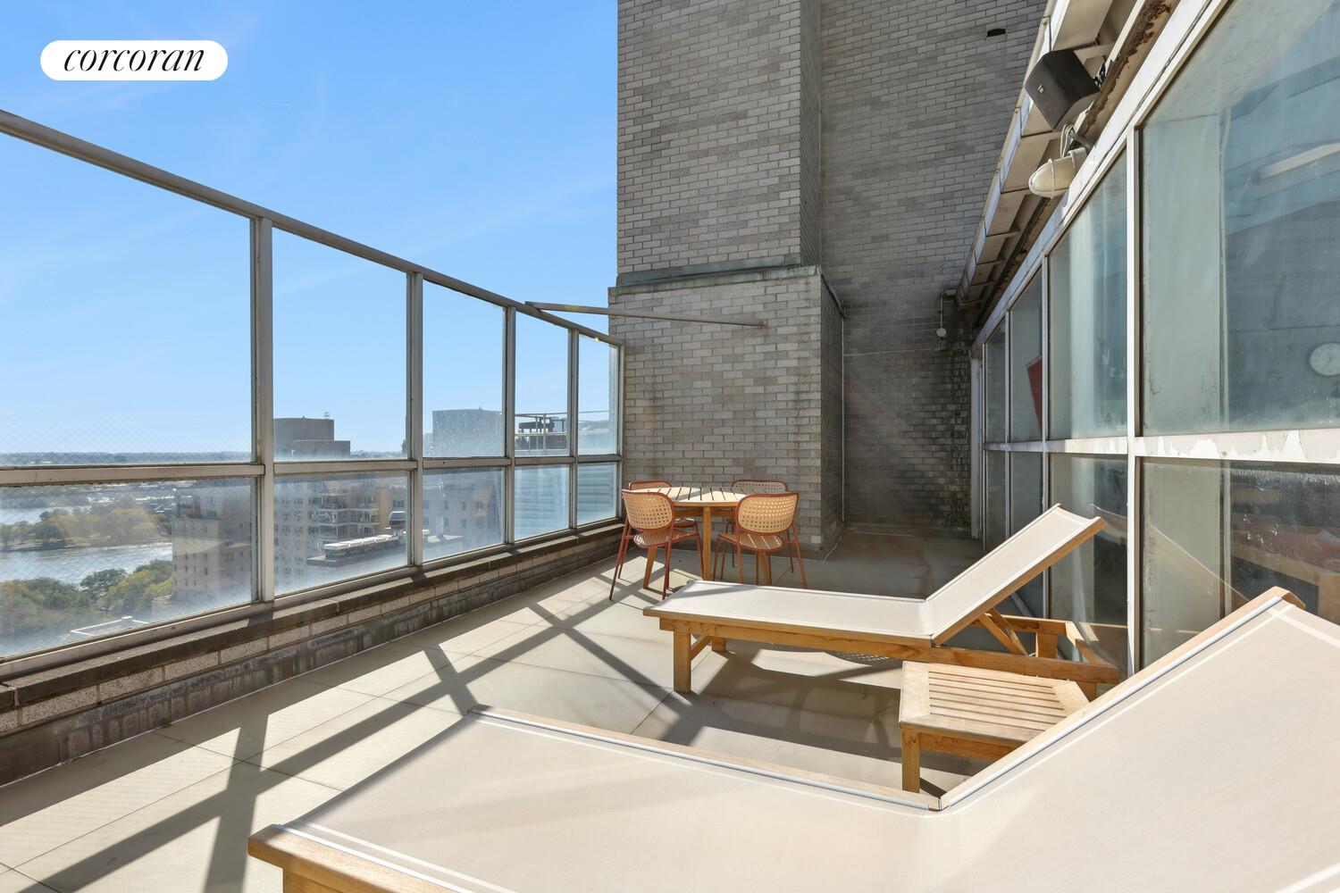 #16 photo, New York City, 맨해튼 Yorkville , NY 10128