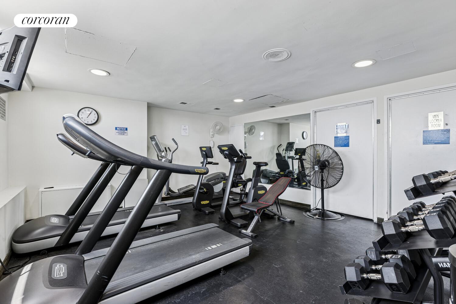 #18 photo, New York City, 맨해튼 Yorkville , NY 10128