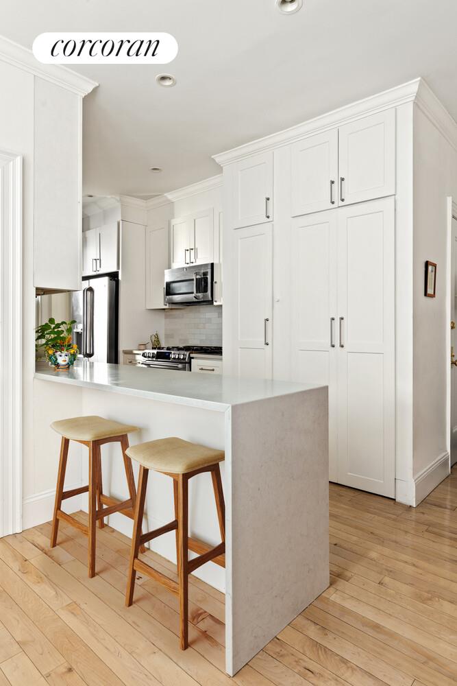 #6 photo, 76 REMSEN Street, Brooklyn Heights , NY 11201