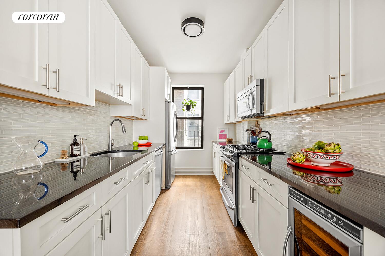 #5 photo, 255 EASTERN Parkway, Crown Heights , NY 11238