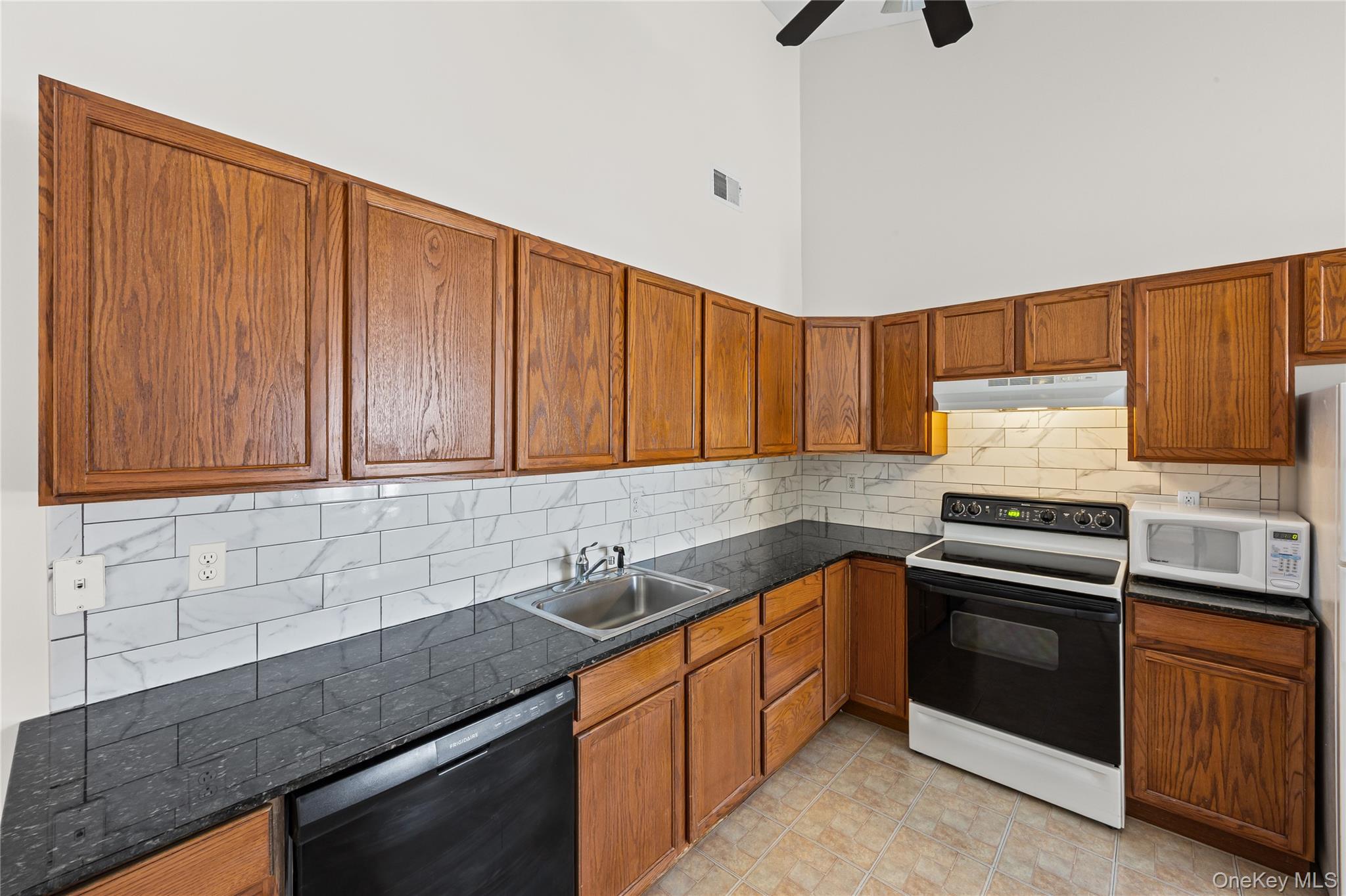 #9 photo, 1005 Constance Lane, Port Jefferson , NY 11776