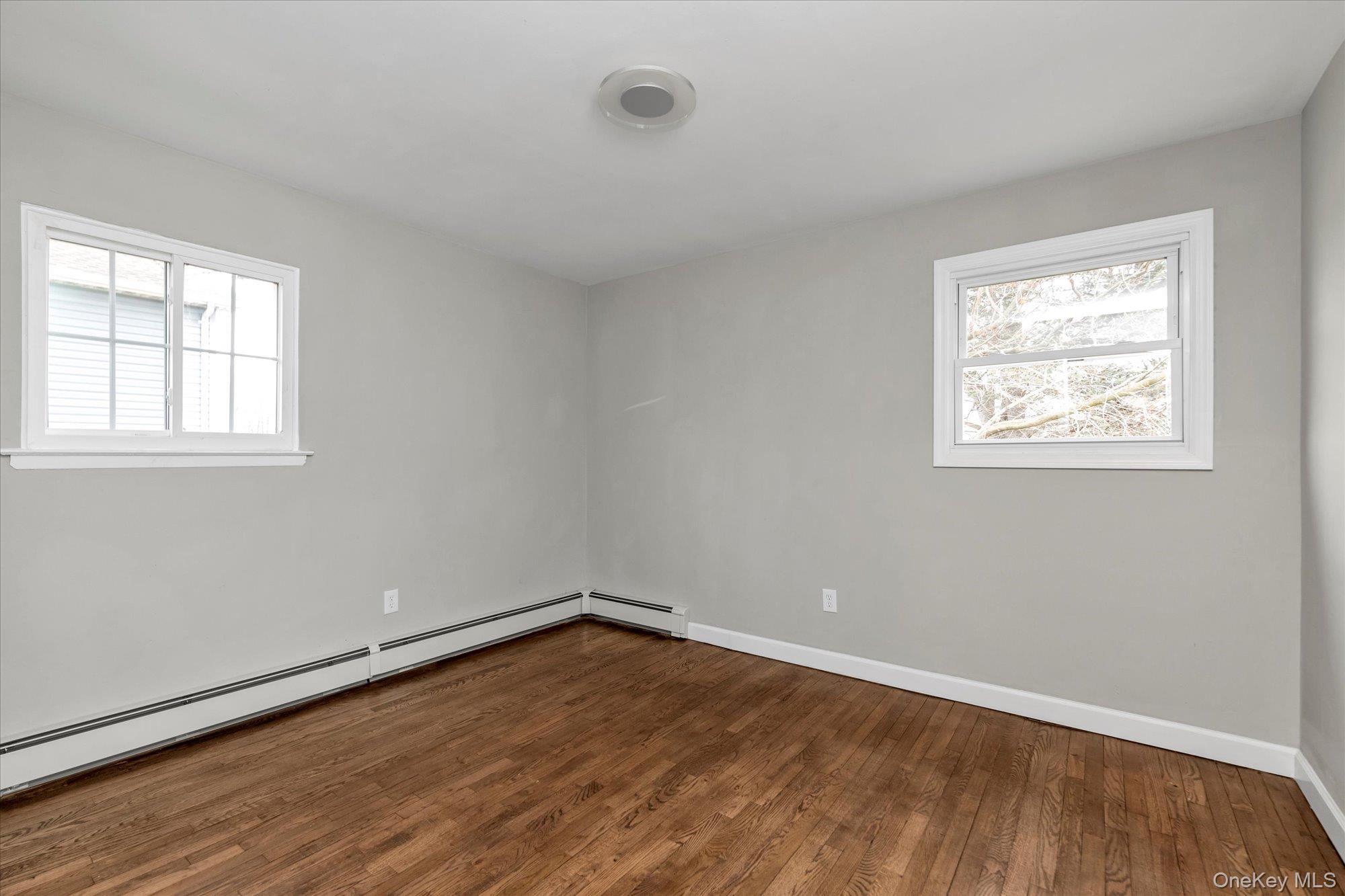 #10 photo, 57 E Clinton Avenue, 长岛 Roosevelt , NY 11575