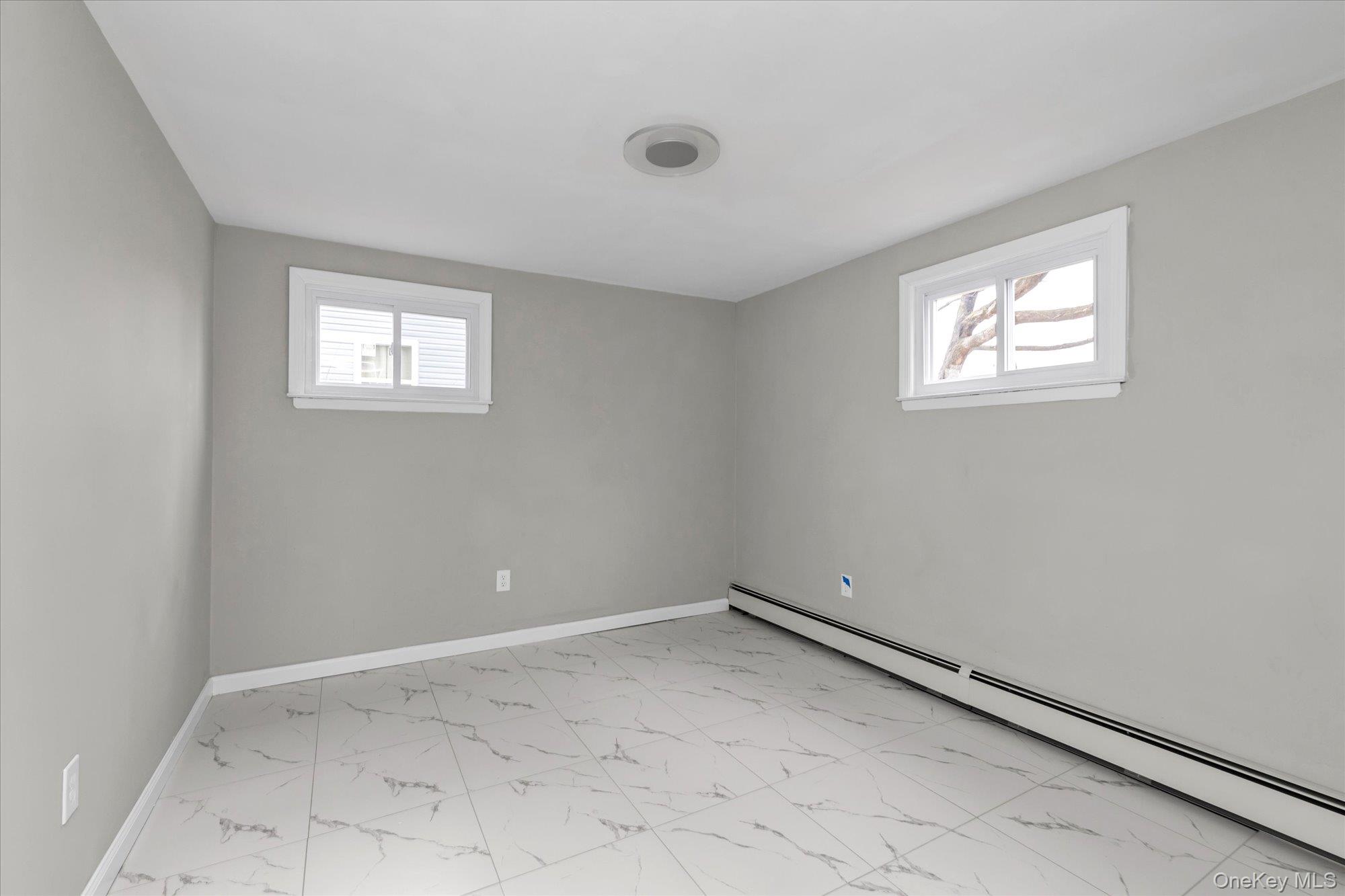 #16 photo, 57 E Clinton Avenue, 长岛 Roosevelt , NY 11575