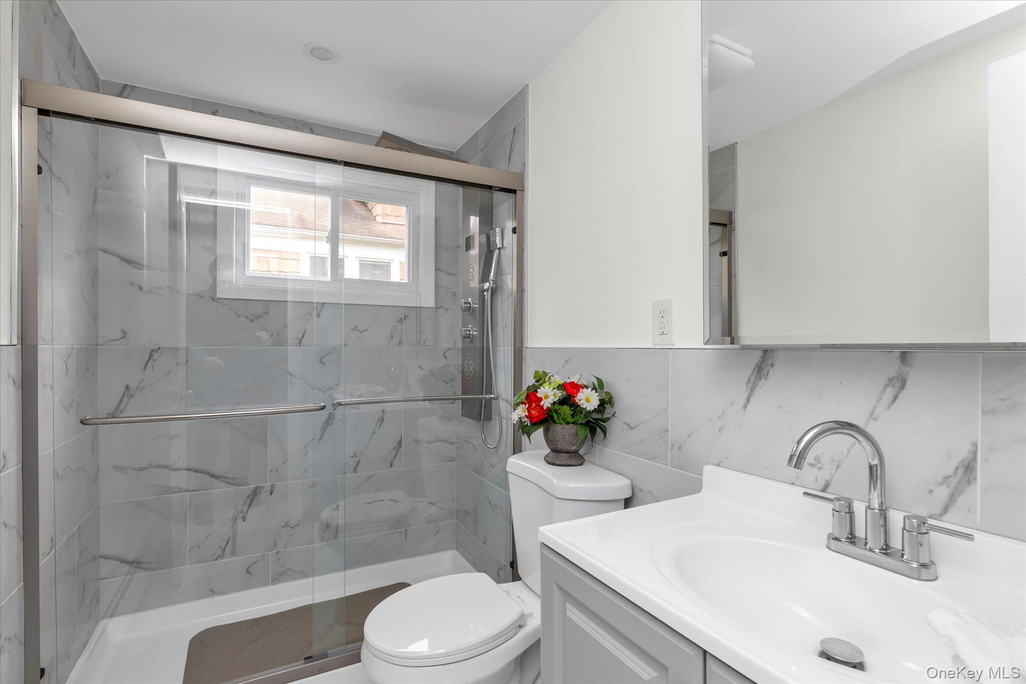 #17 photo, 57 E Clinton Avenue, 长岛 Roosevelt , NY 11575