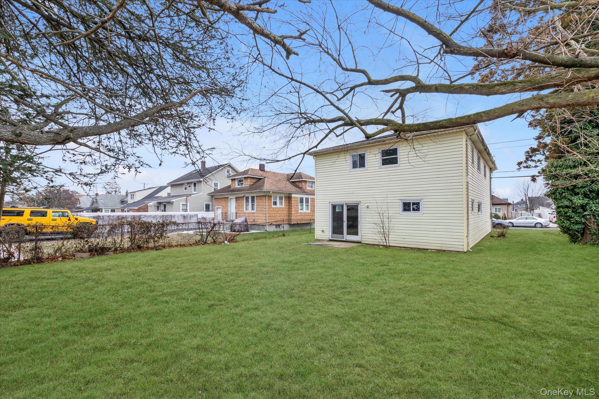 #18 photo, 57 E Clinton Avenue, 长岛 Roosevelt , NY 11575