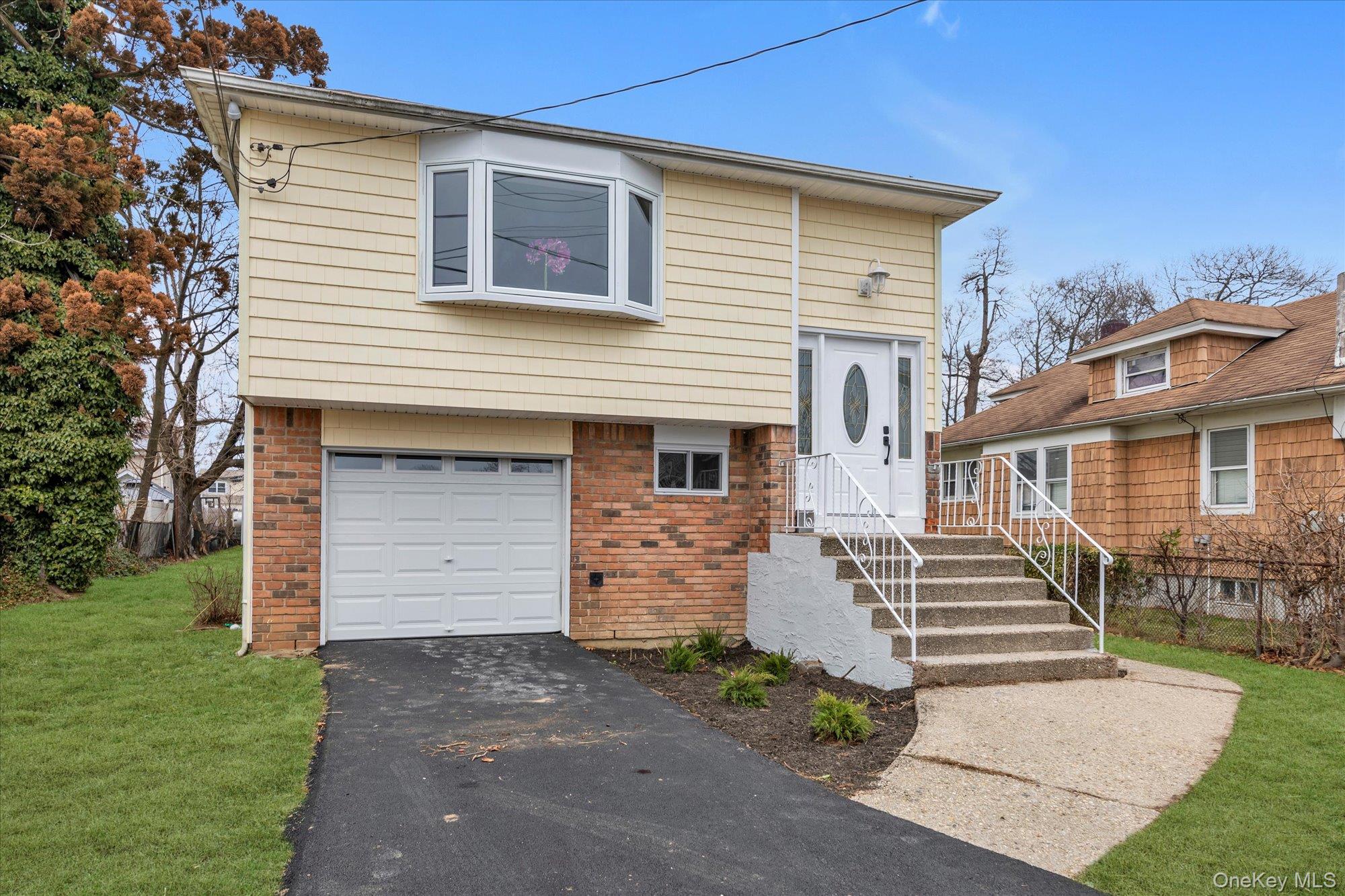 #20 photo, 57 E Clinton Avenue, 长岛 Roosevelt , NY 11575