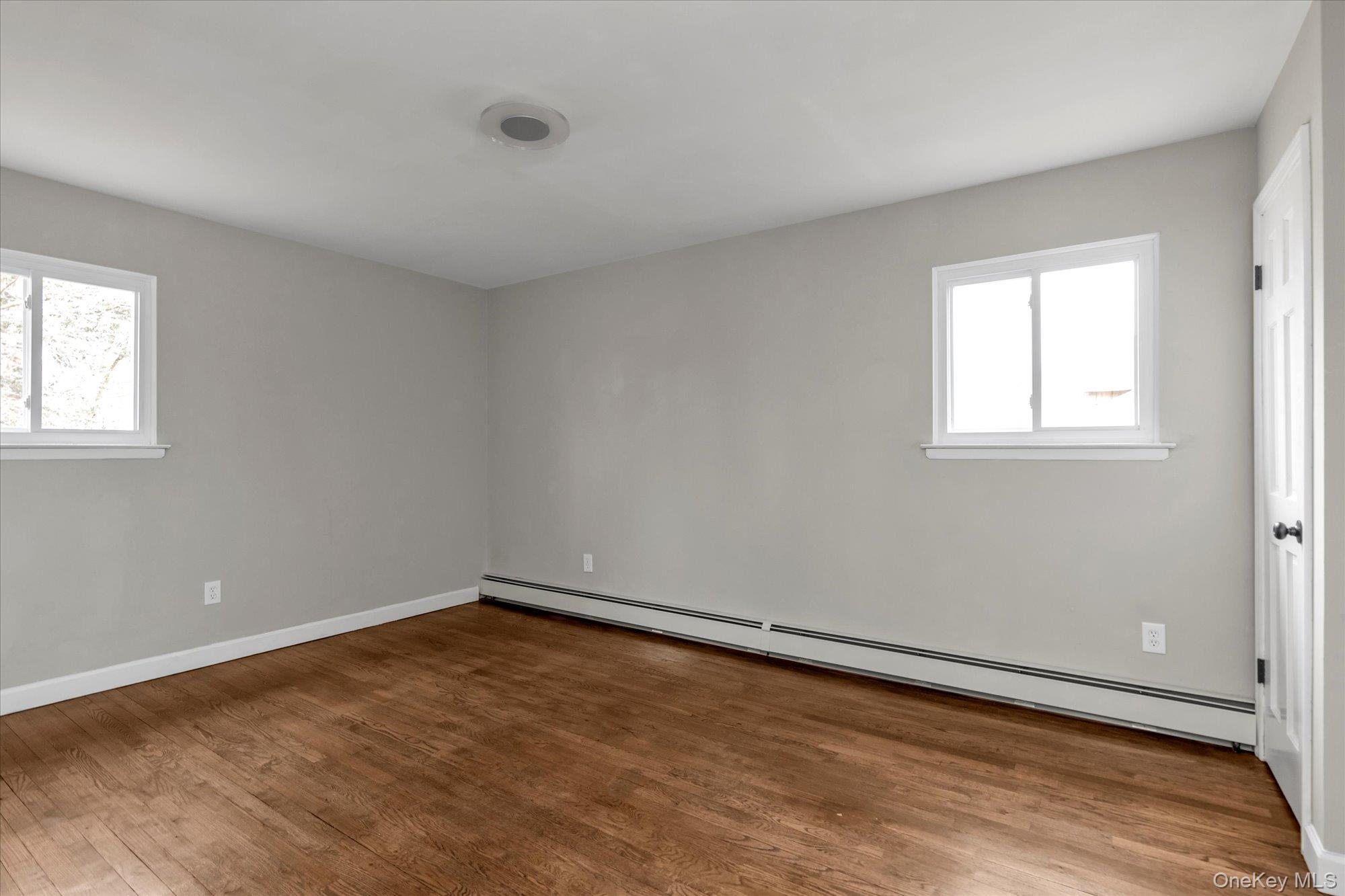 #8 photo, 57 E Clinton Avenue, 长岛 Roosevelt , NY 11575