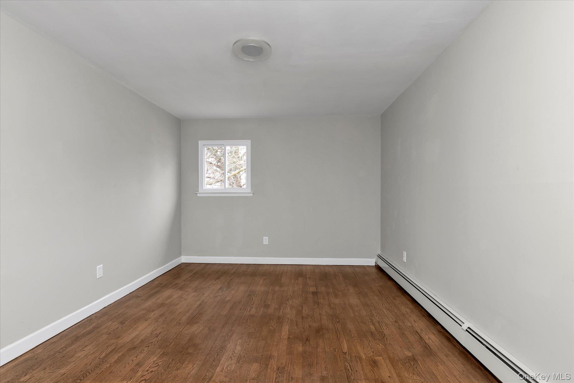 #9 photo, 57 E Clinton Avenue, 长岛 Roosevelt , NY 11575