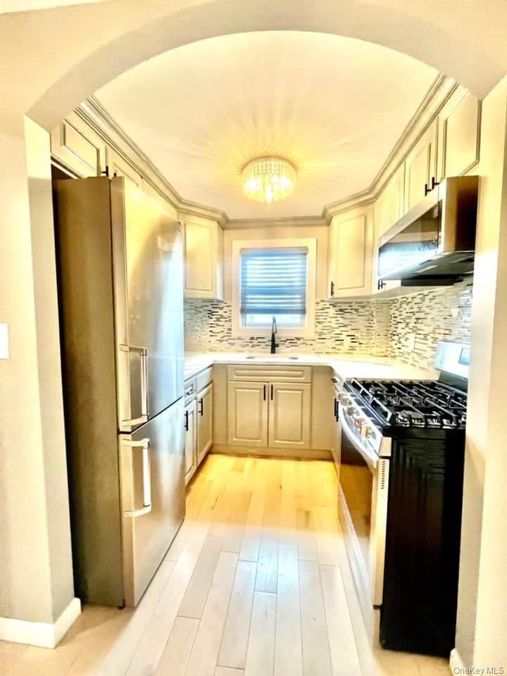 #4 photo, 118 Sheridan Avenue, Williston Park , NY 11596