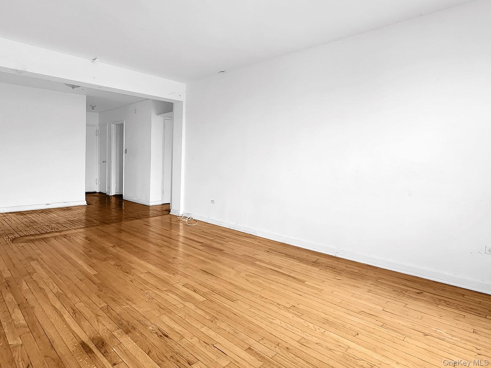 #2 photo, 147-37 Roosevelt Avenue, Flushing , NY 11354