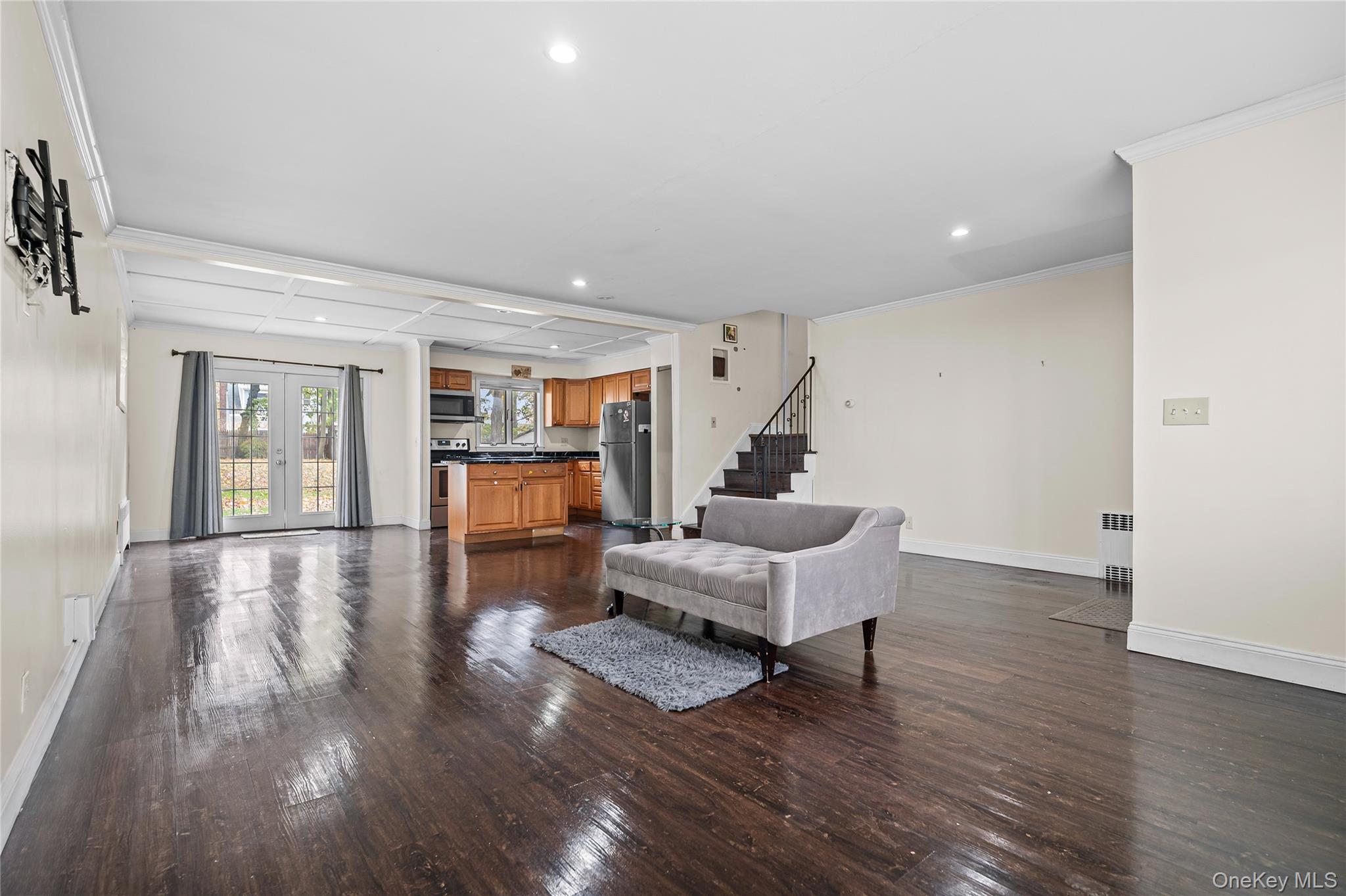 #4 photo, 1043 Wilson Boulevard, सफ़ोक काउंटी Central Islip , NY 11722