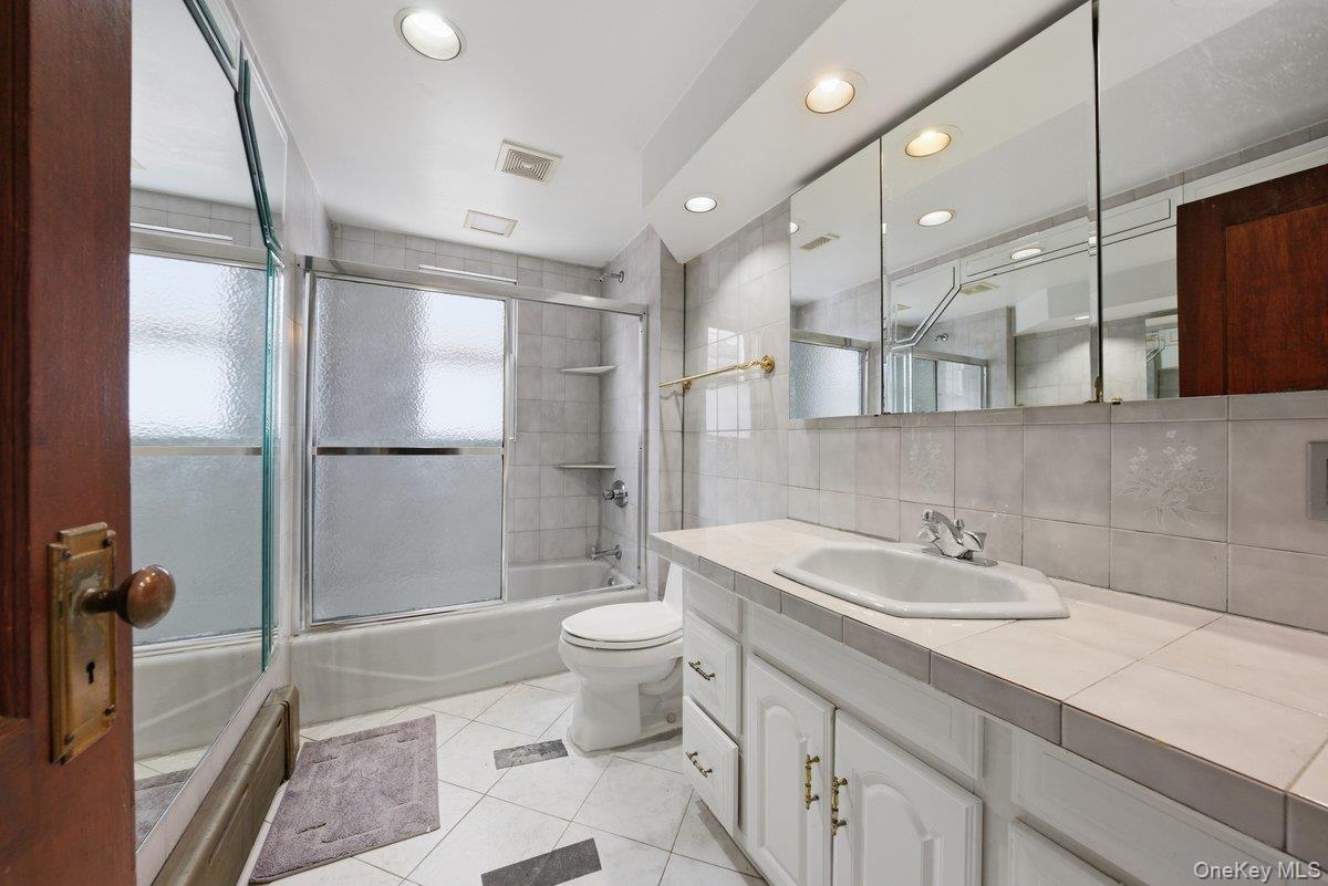 #9 photo, 10034 198th Street, קווינס Hollis , NY 11423