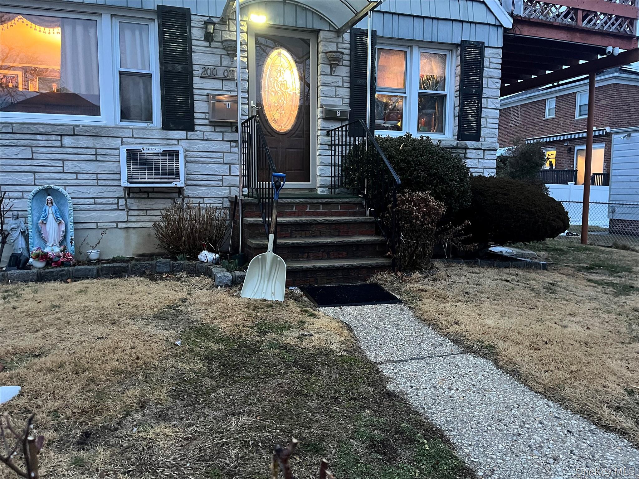 #1 photo, 200-07 17 Avenue, Куинс ‖ Bayside , NY 11360