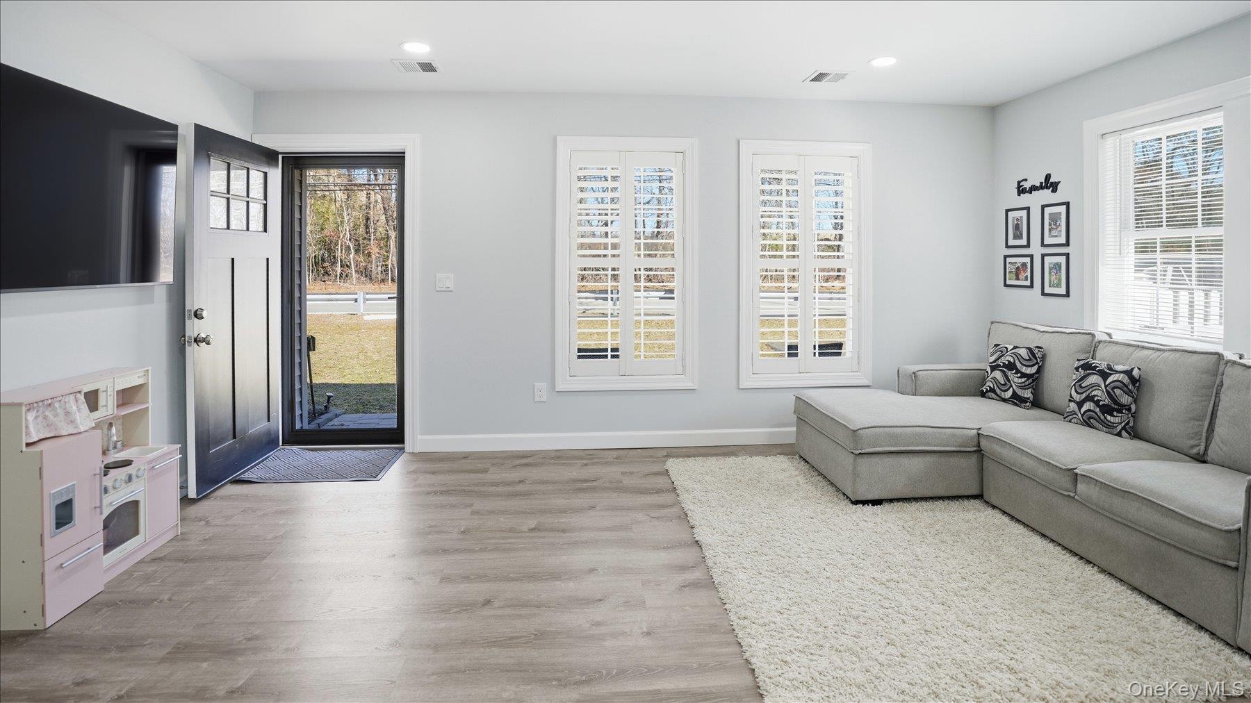 #11 photo, 130 Beaver Dam Road, Brookhaven , NY 11719