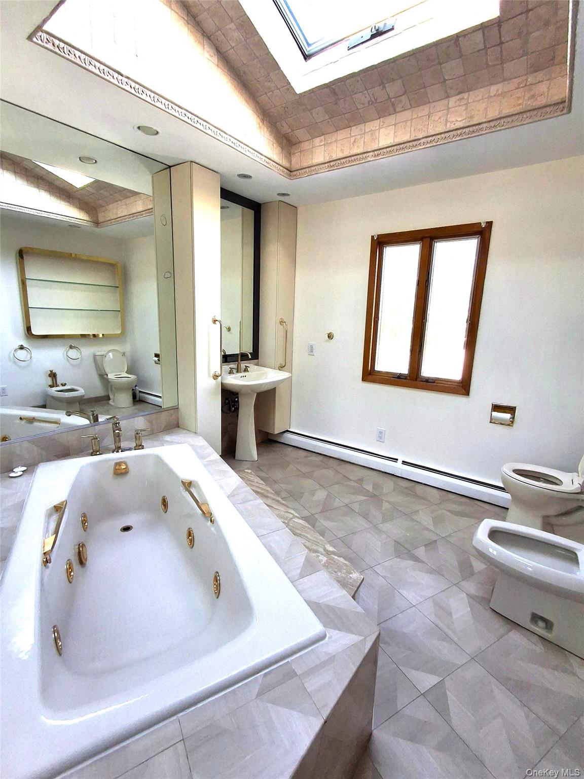 #13 photo, 342 Everard Street, 롱 아일랜드 Dix Hills , NY 11746