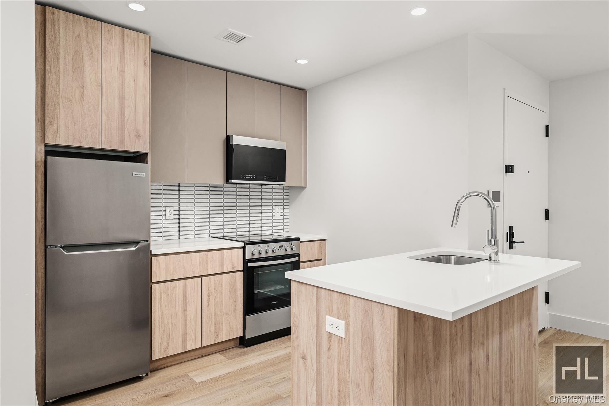 #1 photo, 91 Bruckner Boulevard, Bronx , NY 10454