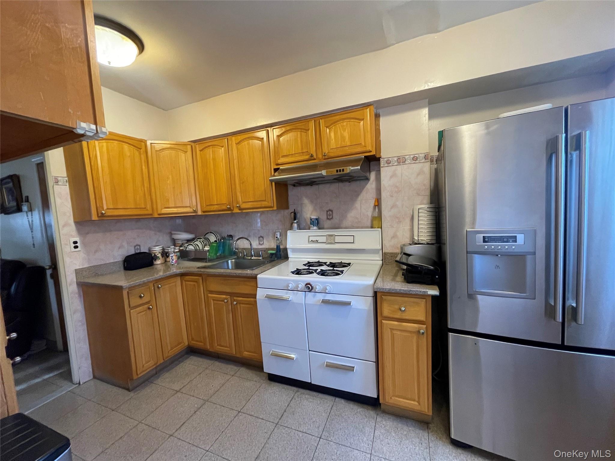 #12 photo, 111-83 41st Avenue, 皇后区 可乐娜 Corona , NY 11368