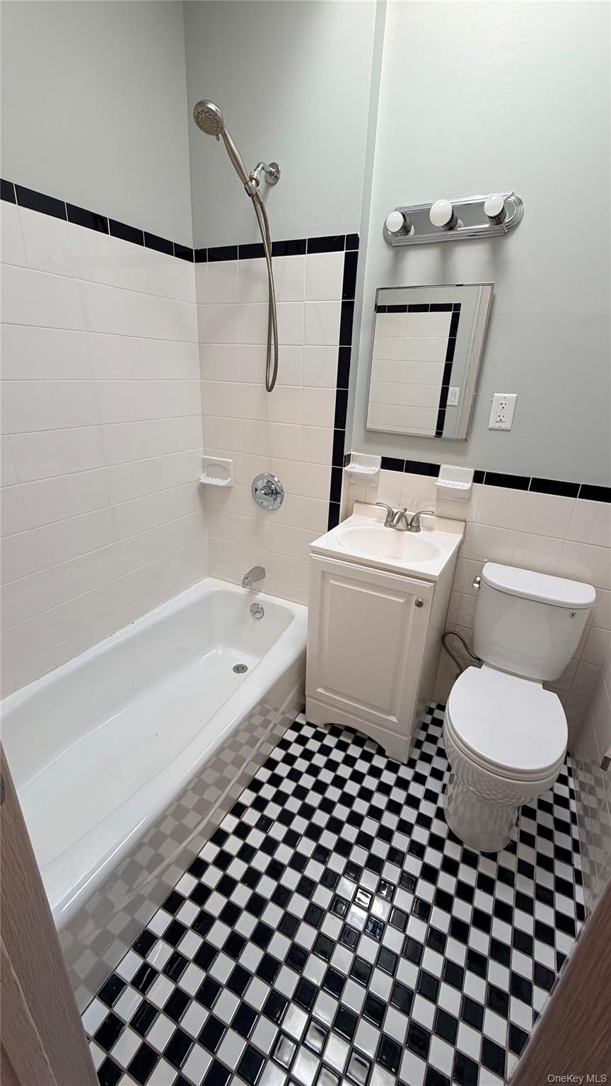 #5 photo, 9716 Metropolitan Avenue, Forest Hills , NY 11375