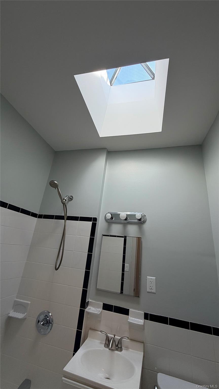 #7 photo, 9716 Metropolitan Avenue, Forest Hills , NY 11375