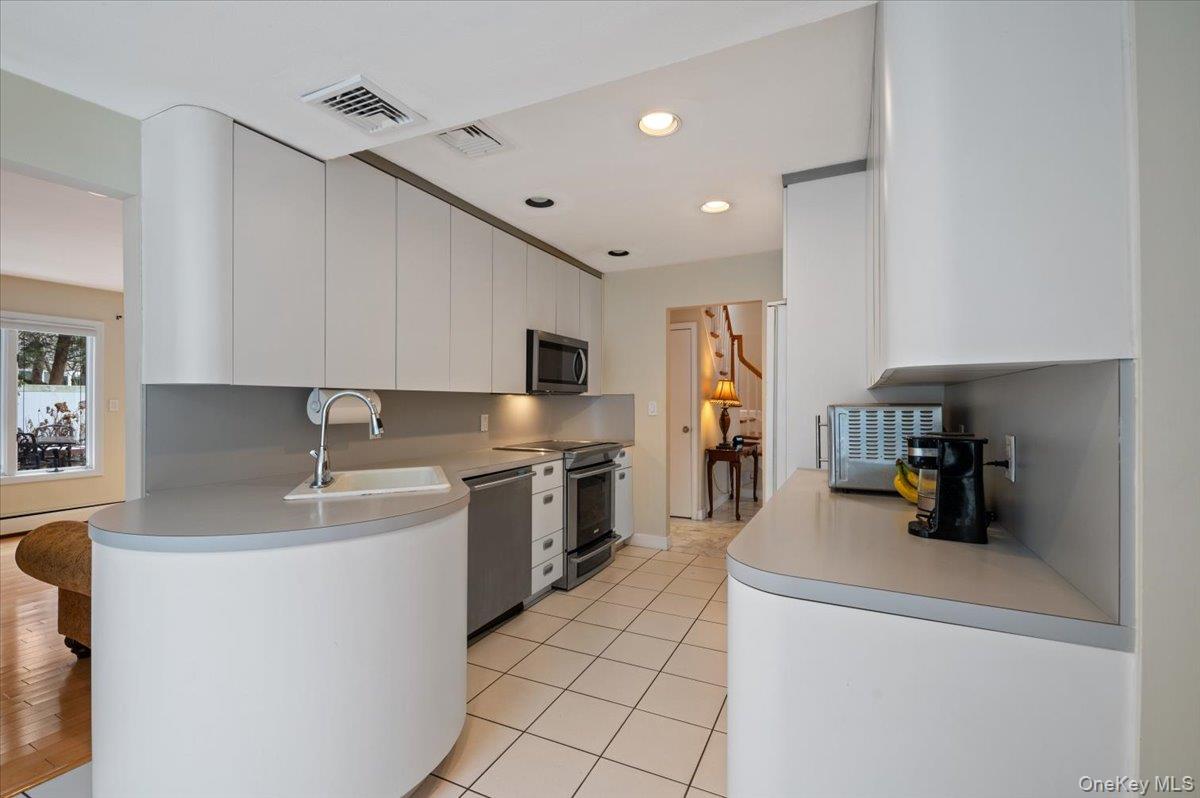 #11 photo, 8 Sagamore Way, Jericho , NY 11753