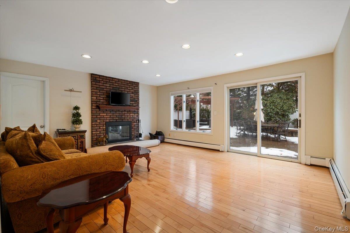 #17 photo, 8 Sagamore Way, Jericho , NY 11753