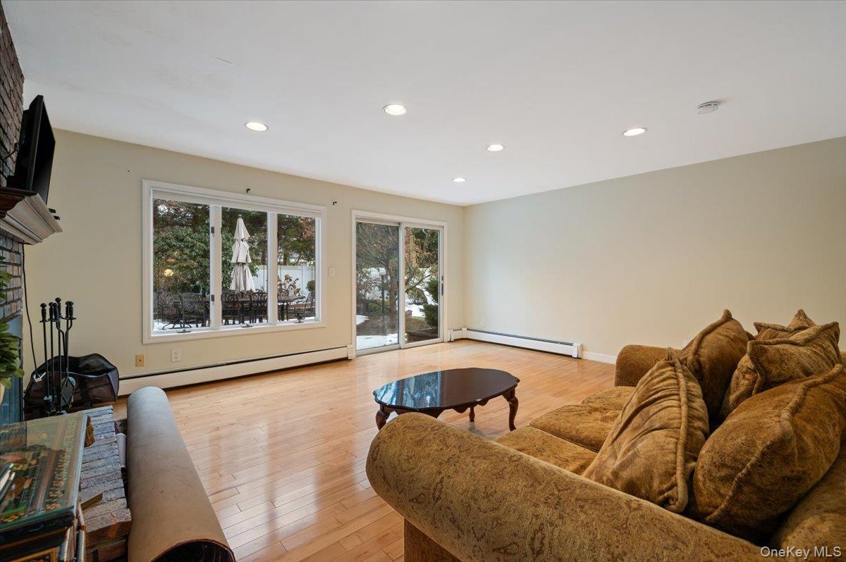 #19 photo, 8 Sagamore Way, Jericho , NY 11753