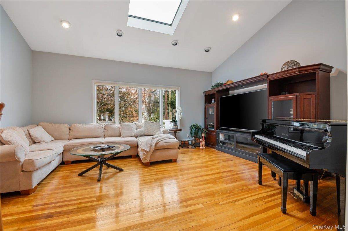 #20 photo, 8 Sagamore Way, Jericho , NY 11753