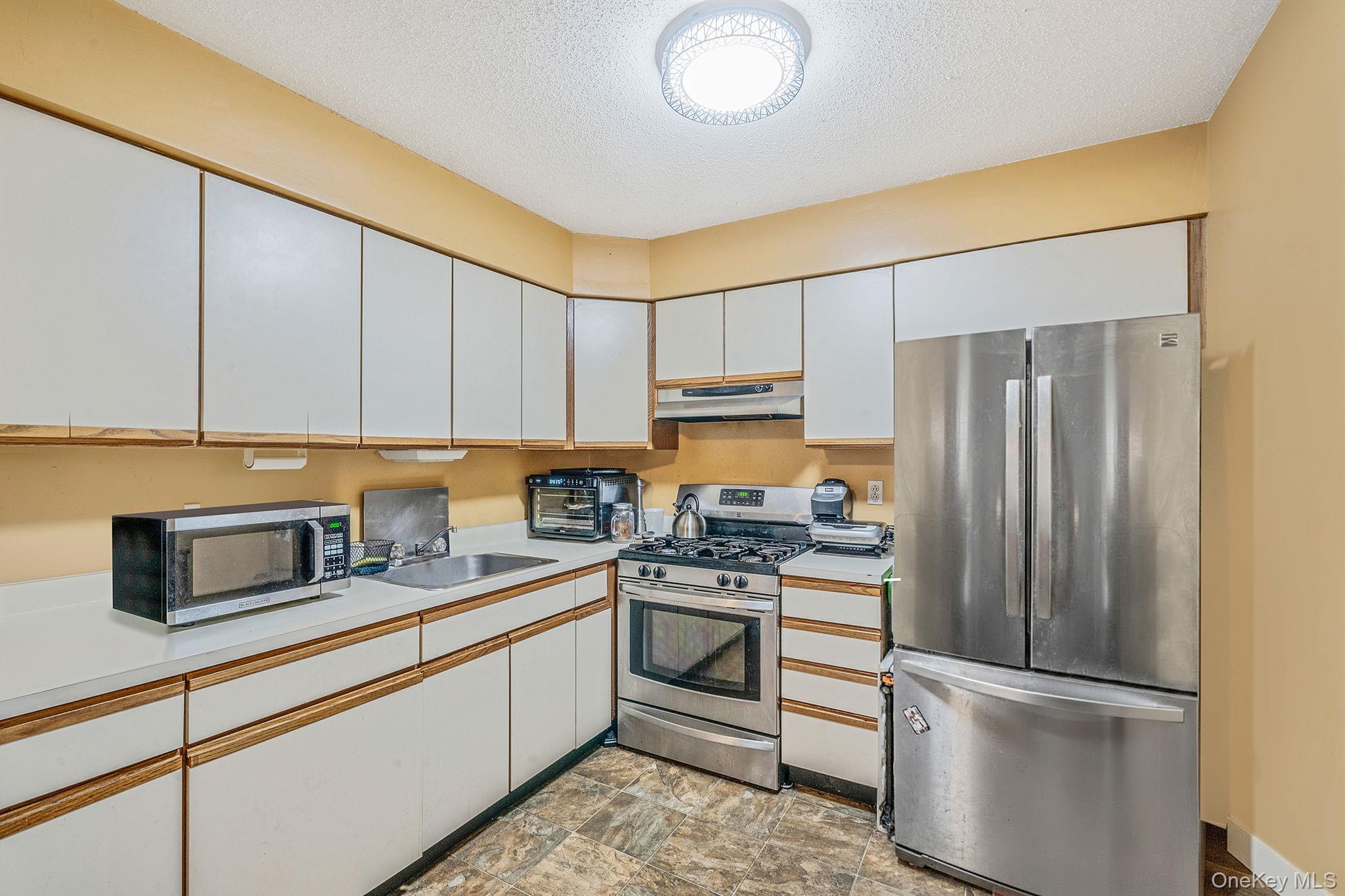 #19 photo, 485 Essex Street, Brooklyn , NY 11208