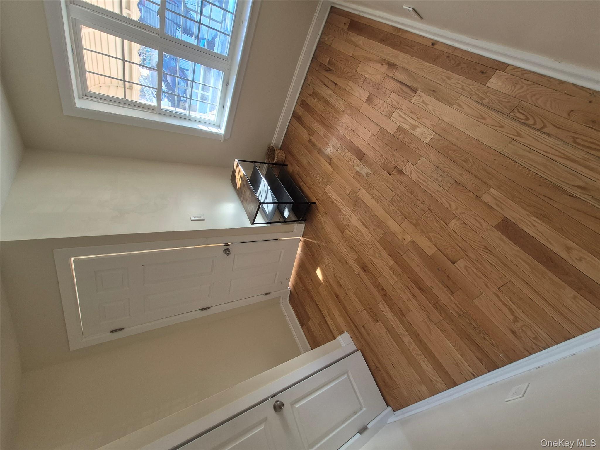 #4 photo, 923 E 227th Street, Bronx , NY 10466