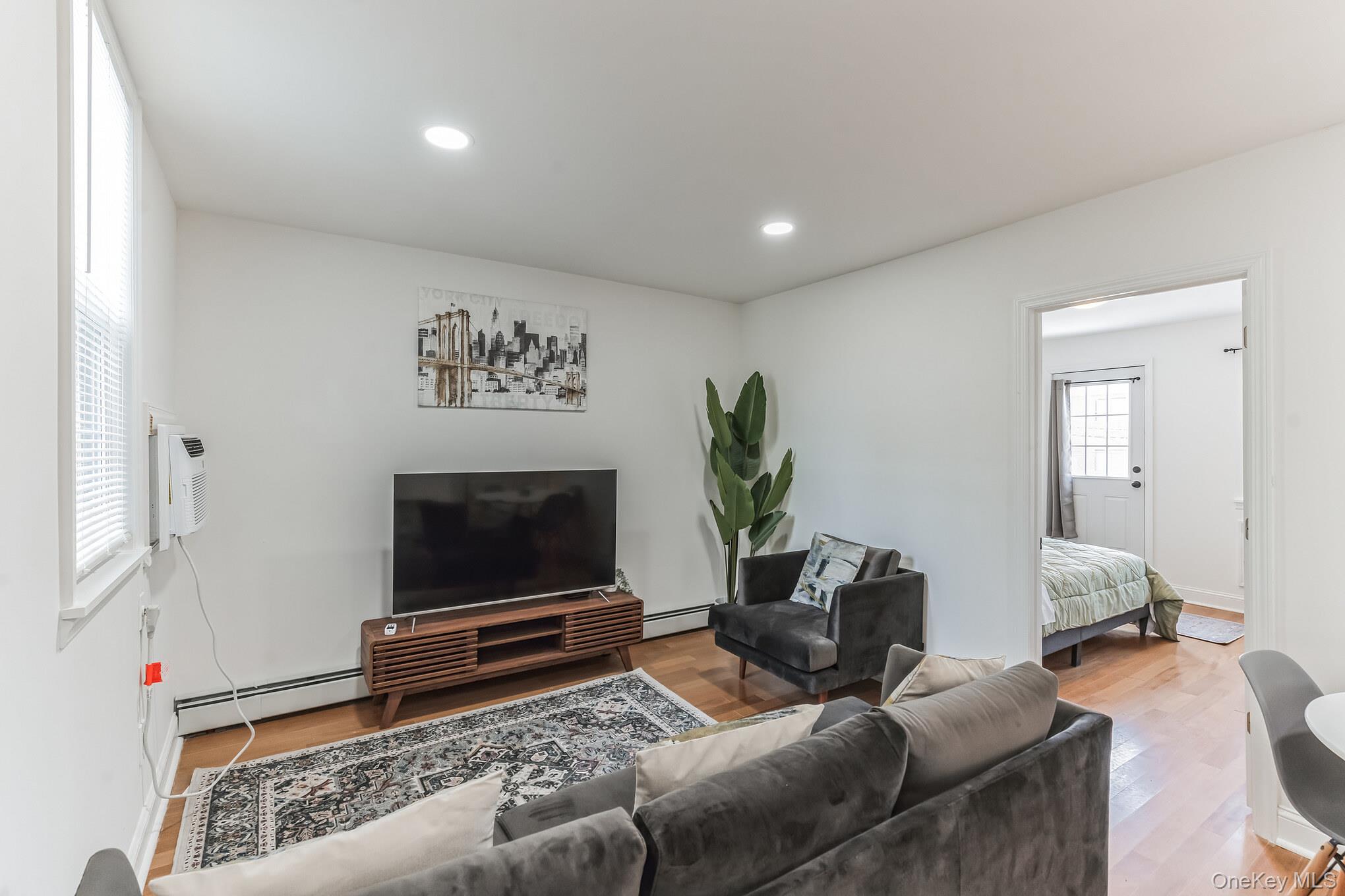 #17 photo, 40-09 23rd Avenue, কুইন্‌স Astoria , NY 11105