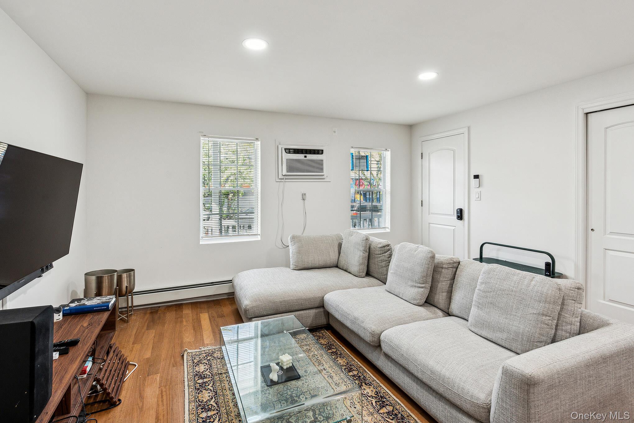 #5 photo, 40-09 23rd Avenue, কুইন্‌স Astoria , NY 11105