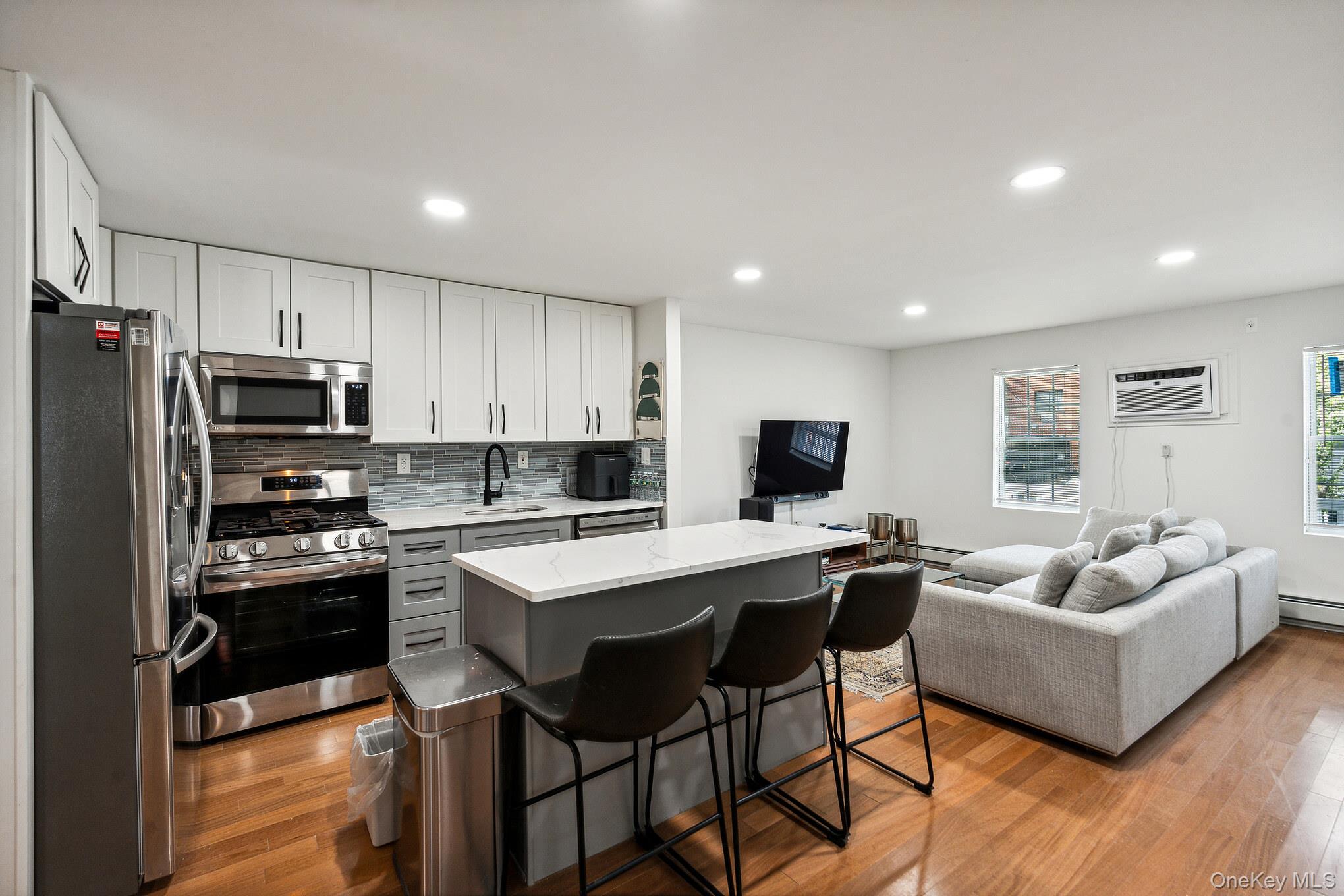 #6 photo, 40-09 23rd Avenue, কুইন্‌স Astoria , NY 11105