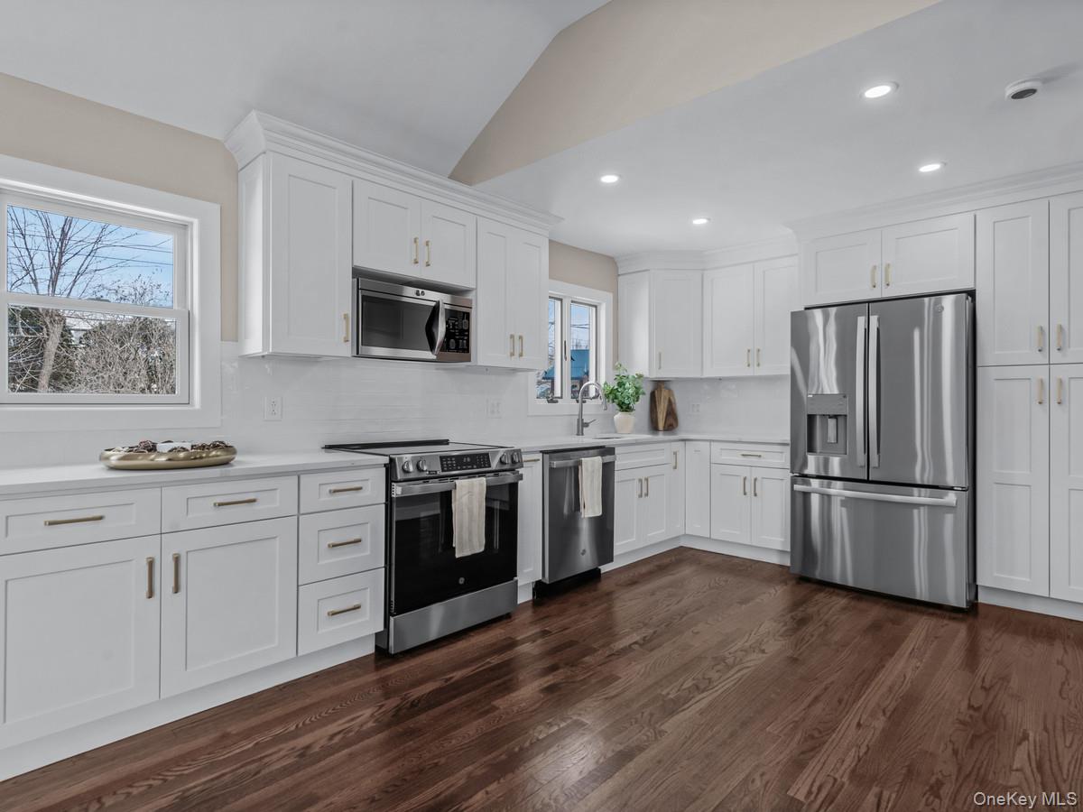 #5 photo, 4057 Eve Drive, Нассау ‖ Seaford , NY 11783