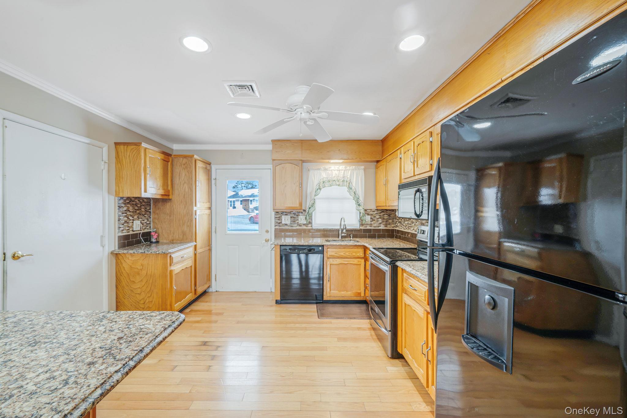 #10 photo, 61 Enfield Court, מחוז סאפוק Ridge , NY 11961